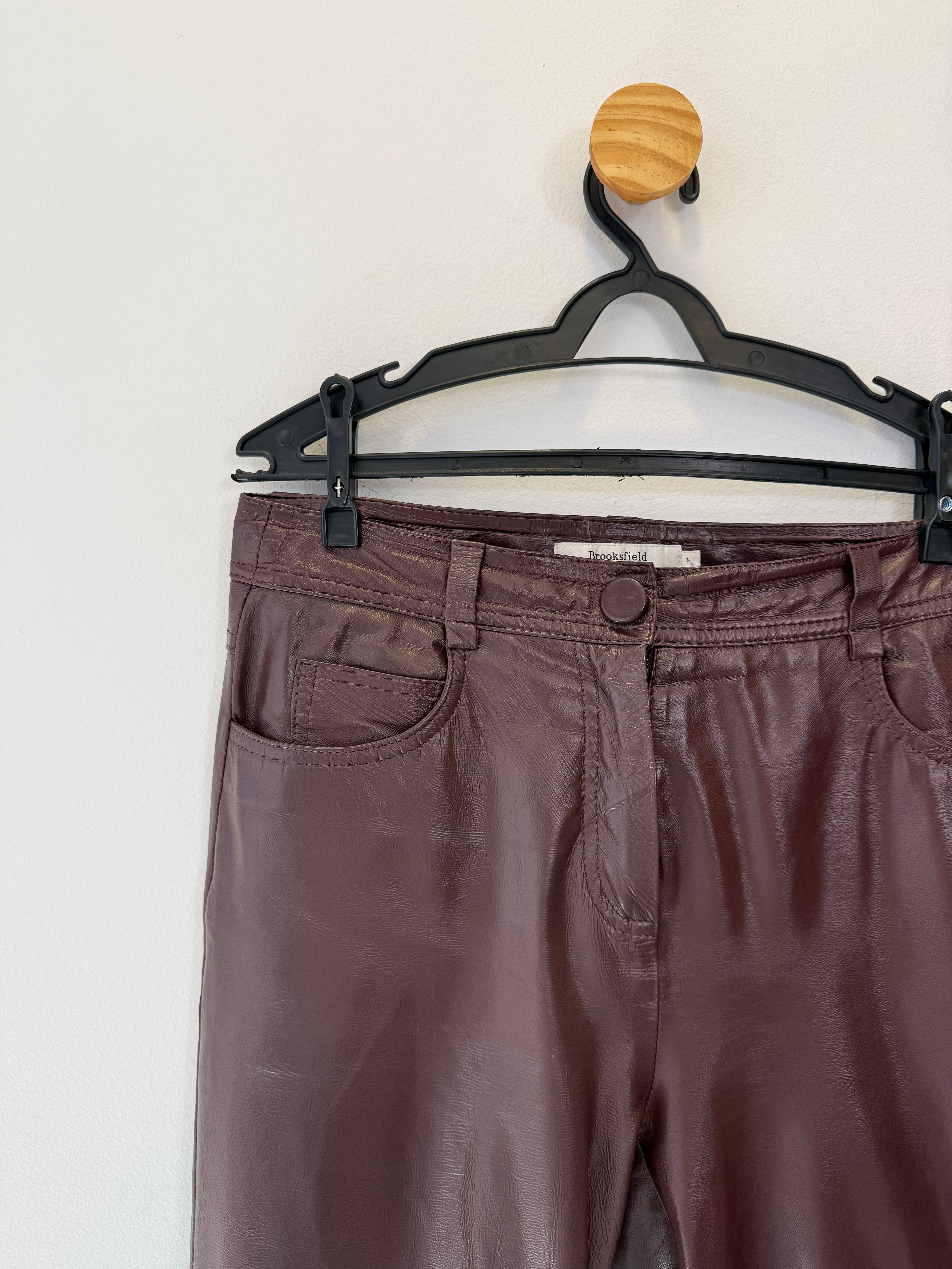 Calça Reta em Couro Marrom