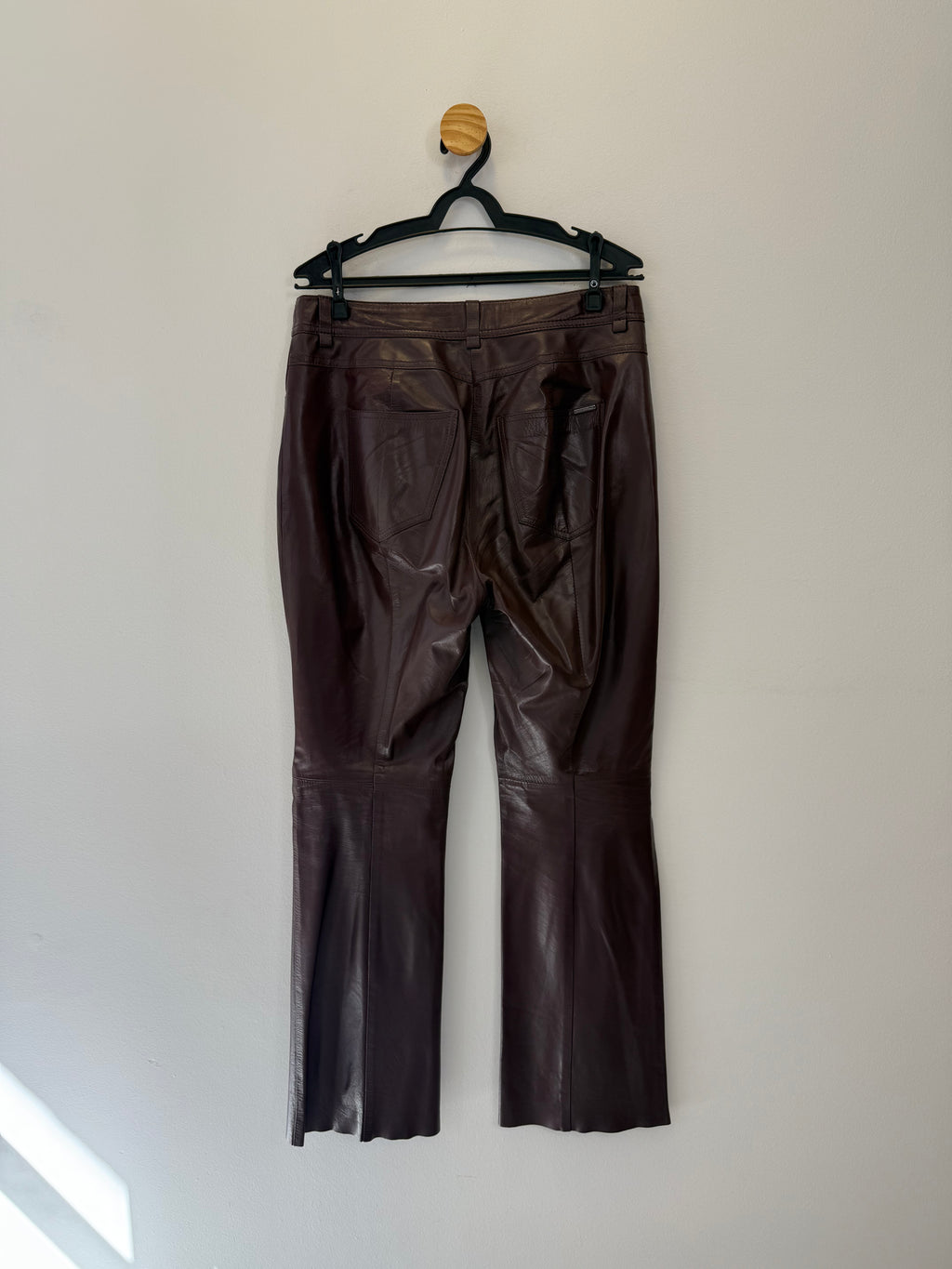 Calça Reta em Couro Marrom