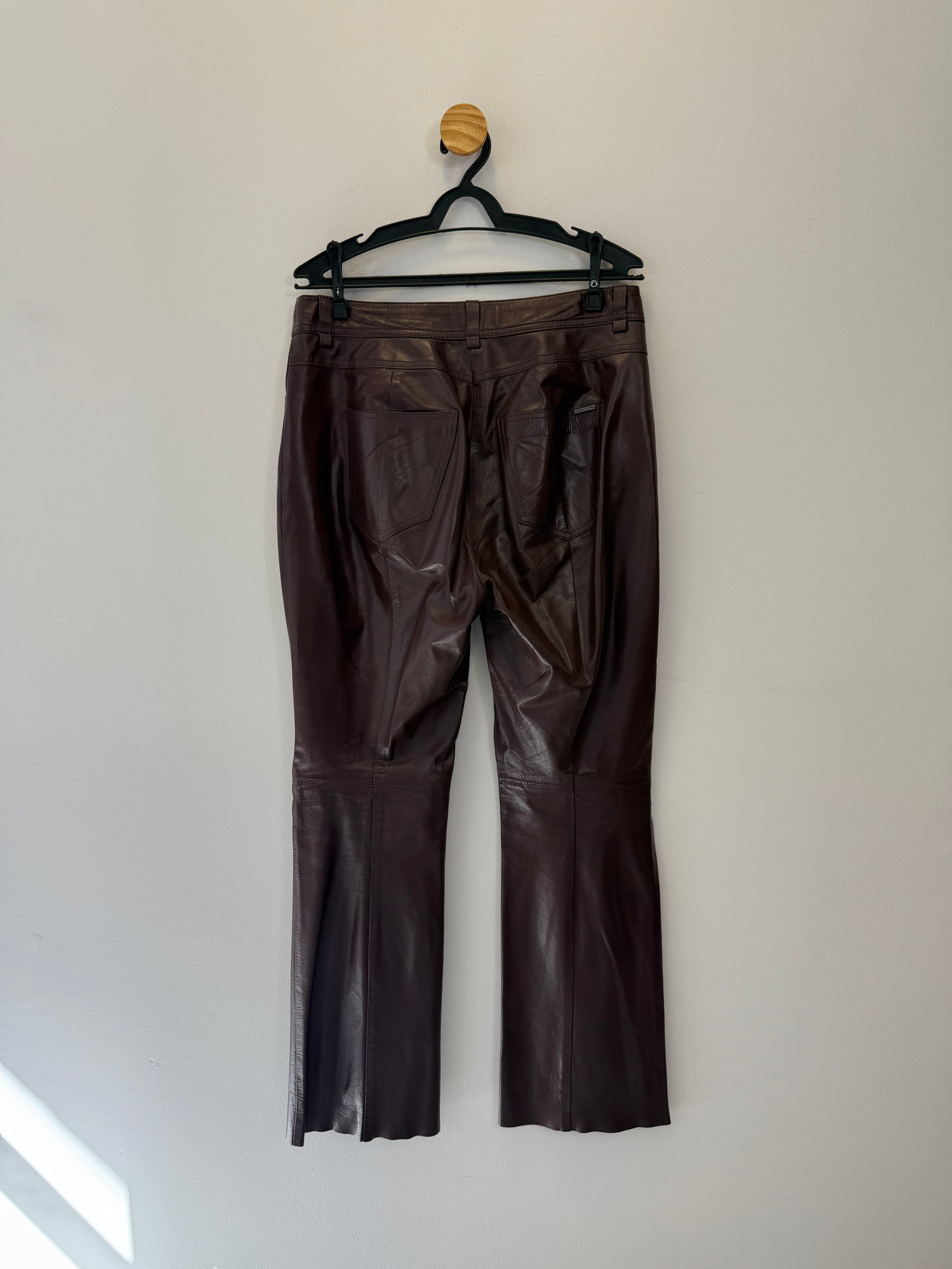 Calça Reta em Couro Marrom