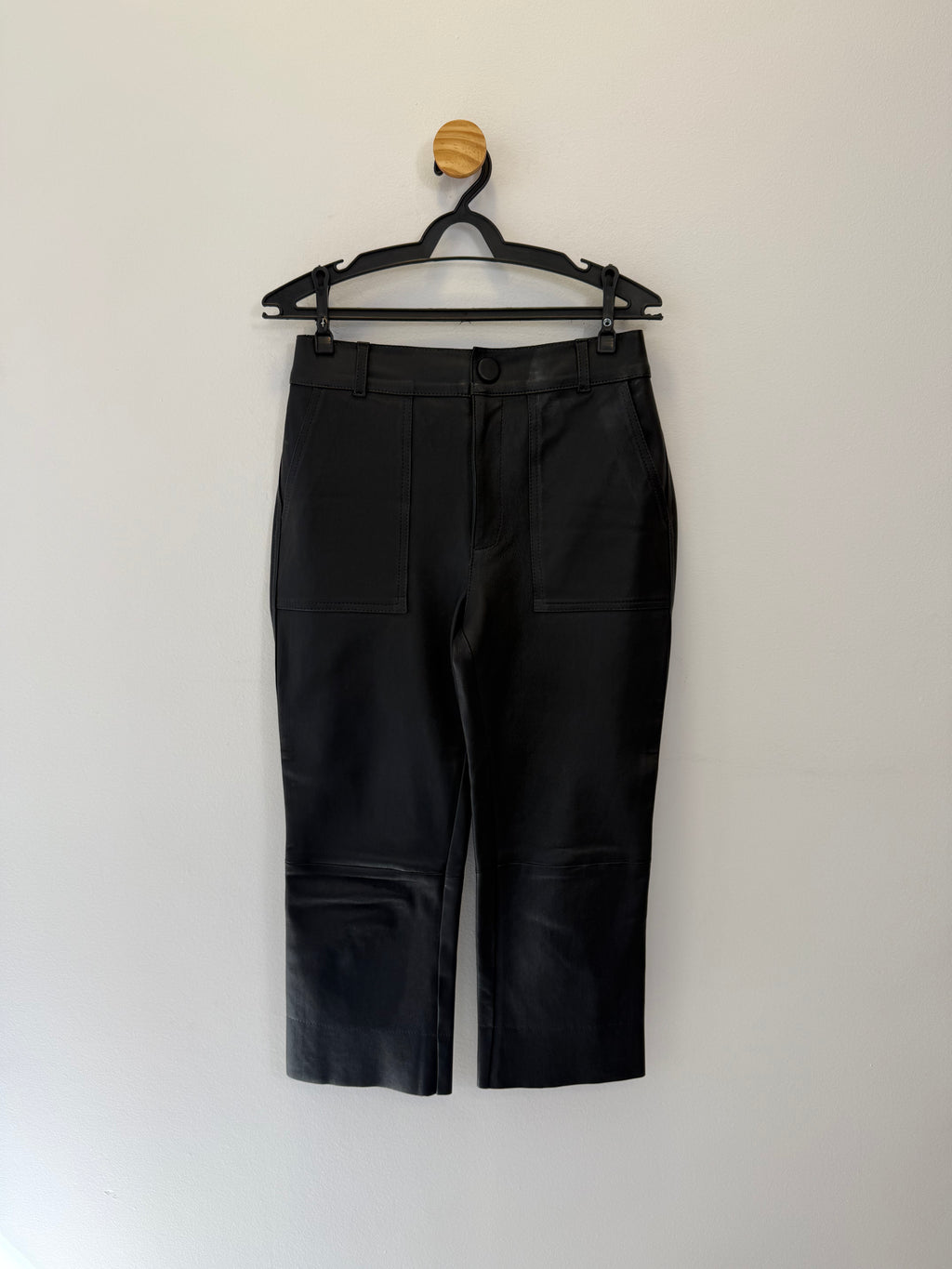 Calça Capri em Couro