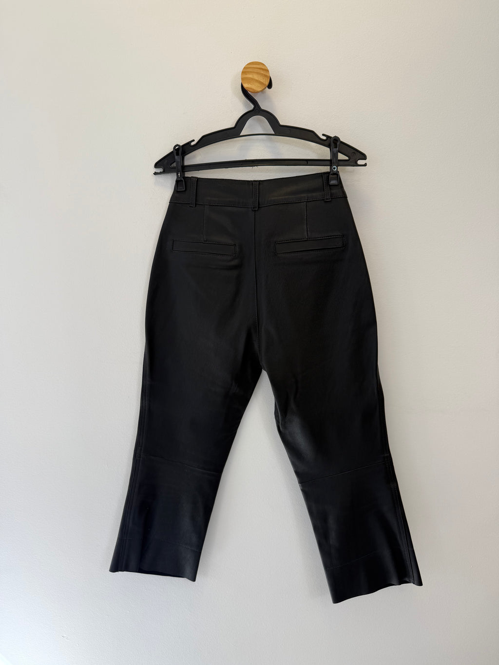 Calça Capri em Couro