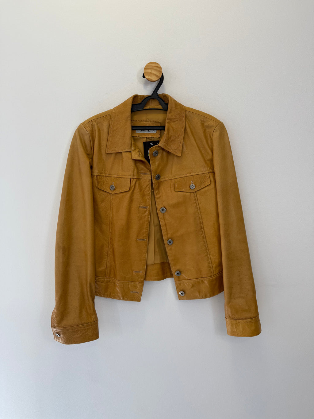Jaqueta Trucker em Couro Ocre