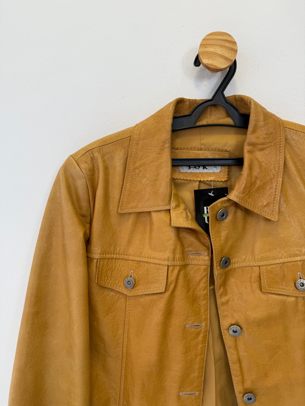 Jaqueta Trucker em Couro Ocre