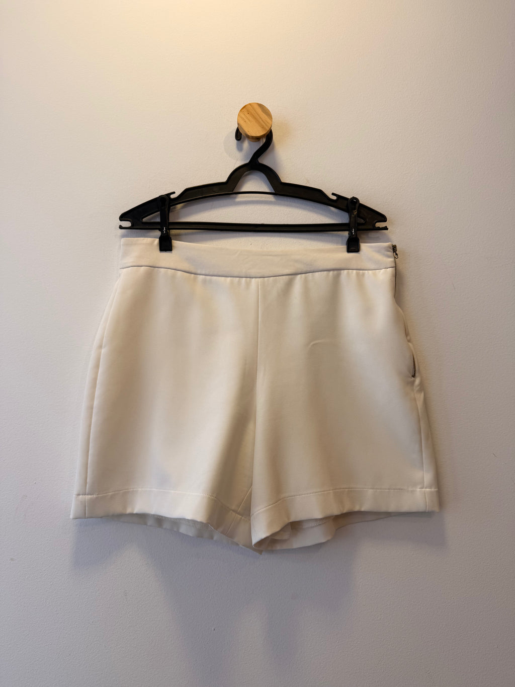 Short Off White Ellus