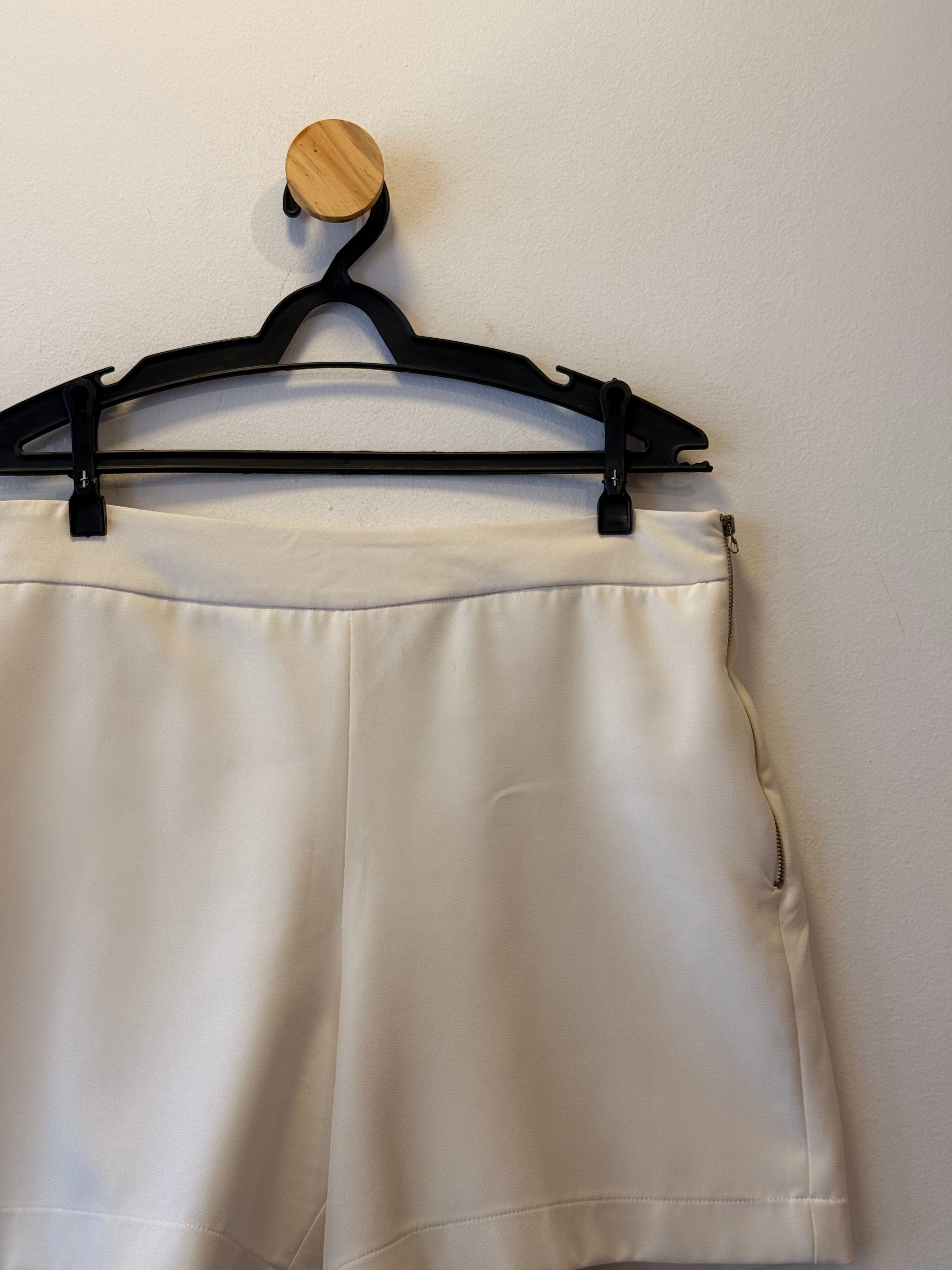 Short Off White Ellus