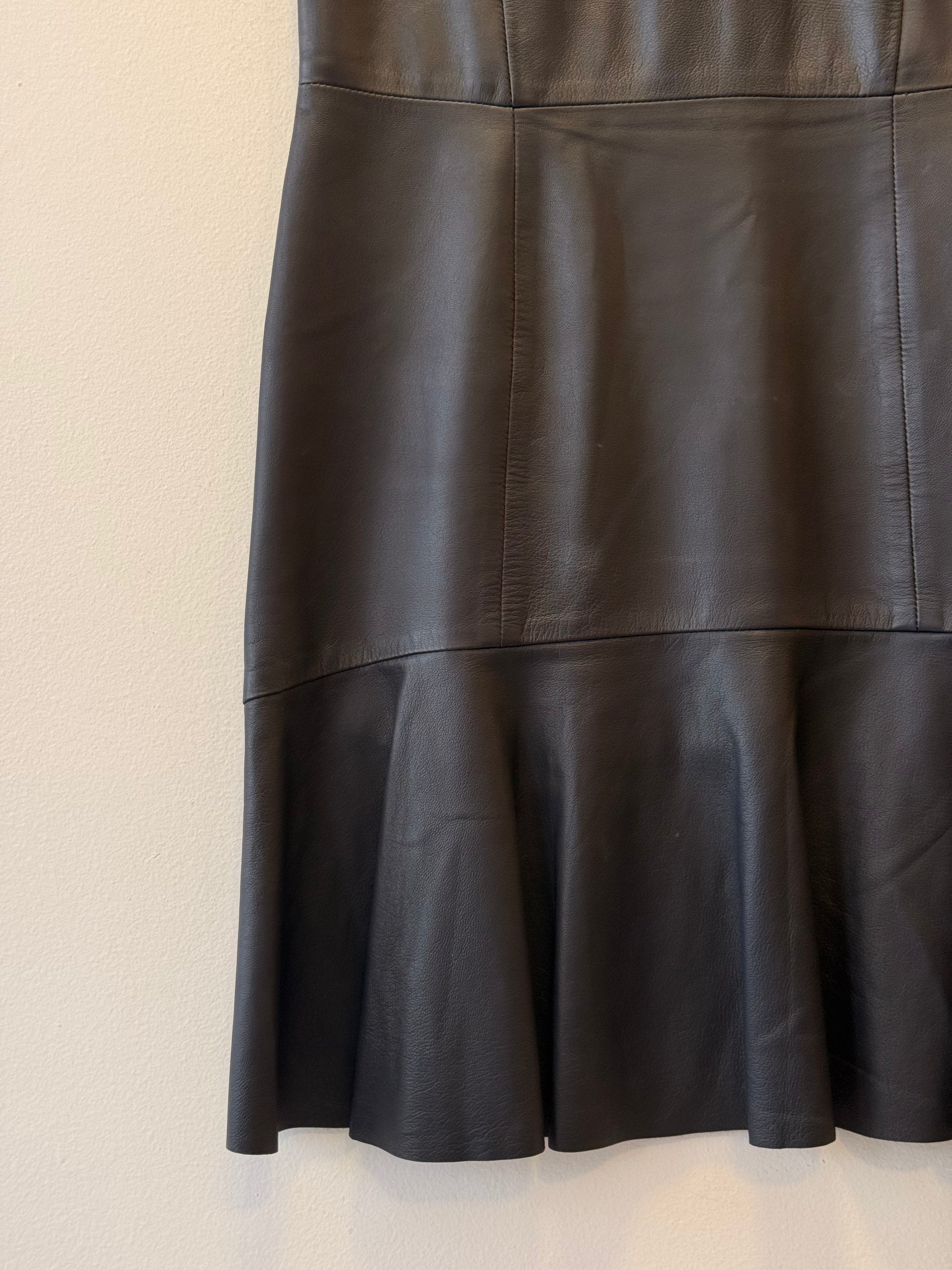Vestido Curto Preto de Couro