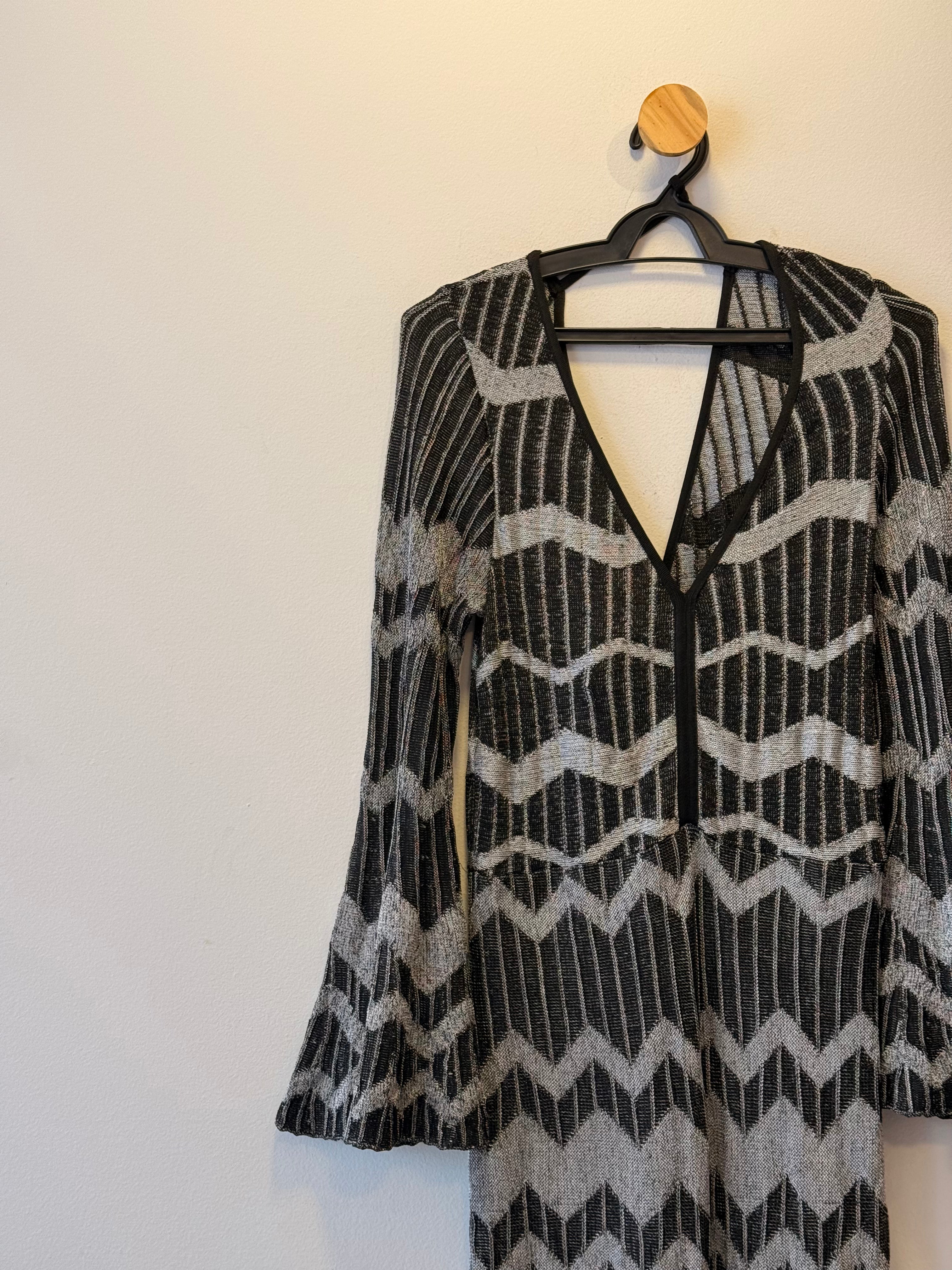 Vestido de Tricot Preto Geométrico