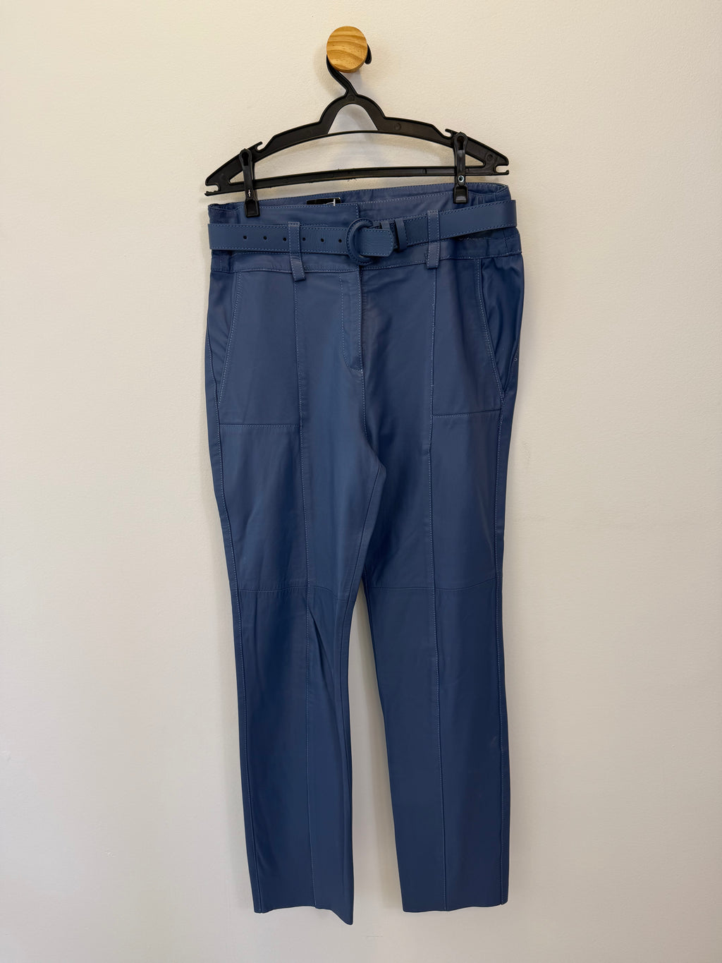 Calça Azul em Couro com Cinto