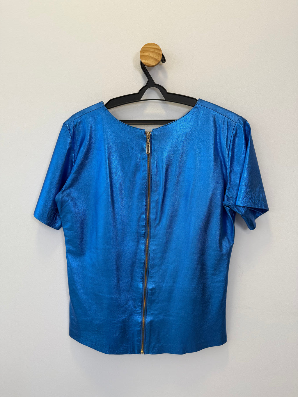 Blusa Camiseta em Couro Azul
