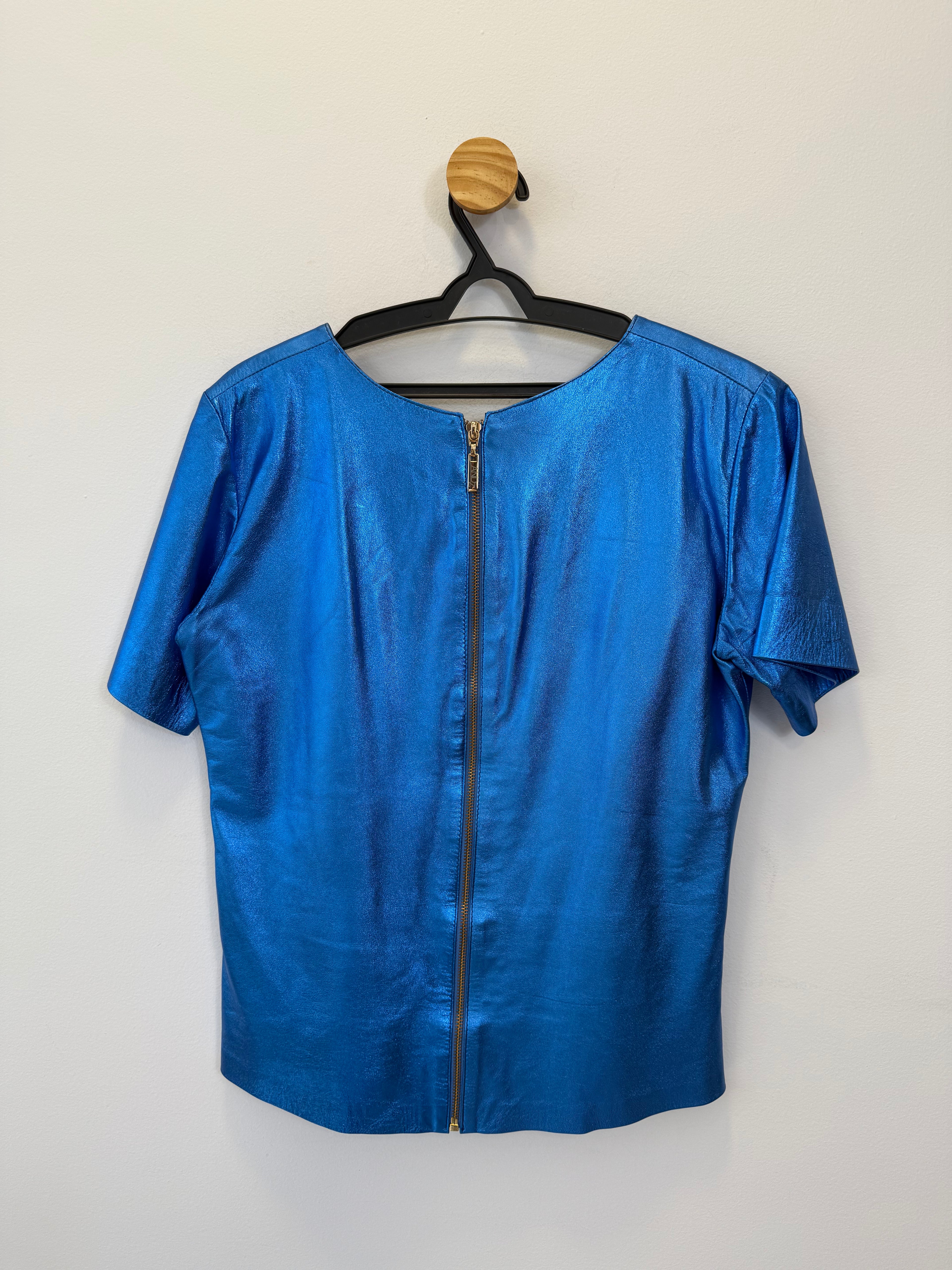 Blusa Camiseta em Couro Azul