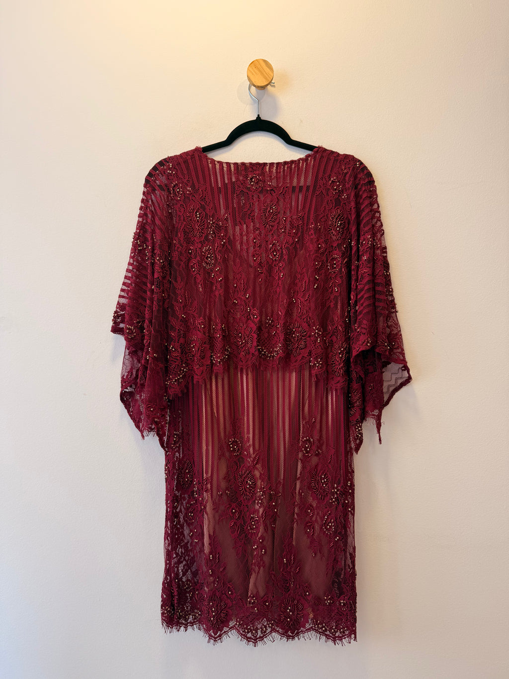 Vestido Vinho de Renda com Bordados
