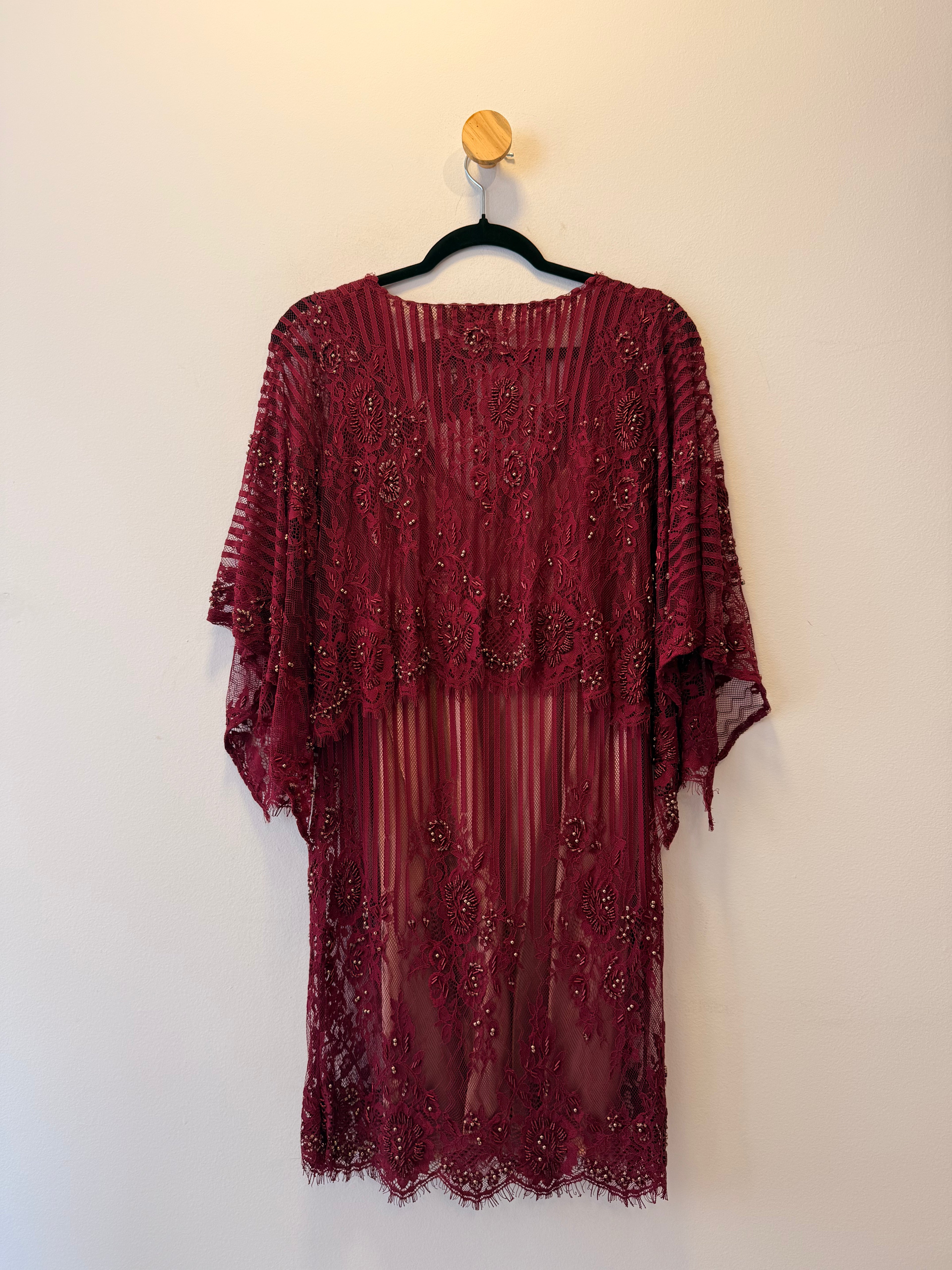 Vestido Vinho de Renda com Bordados