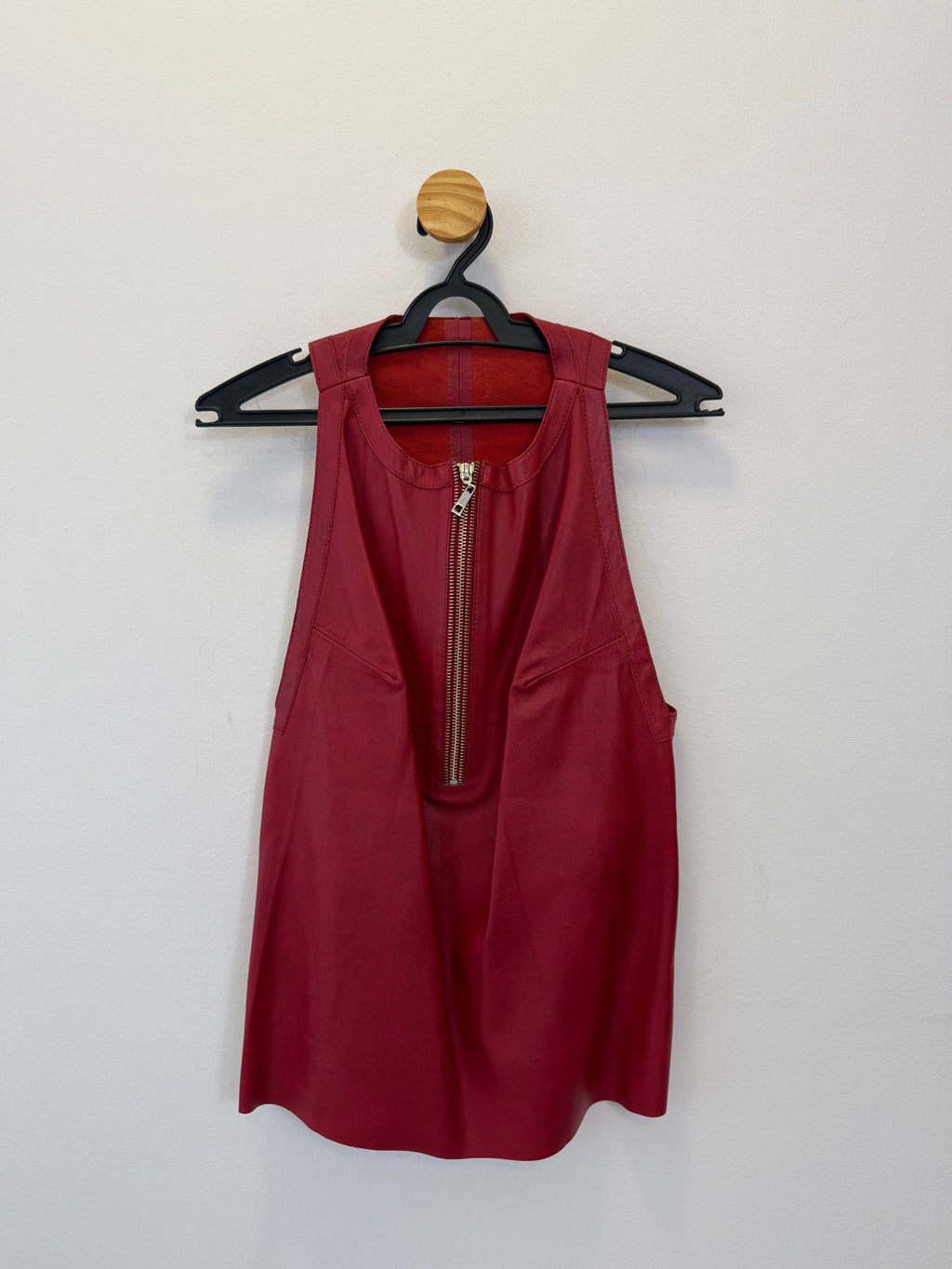 Blusa em Couro Vermelha Zíper Frontal
