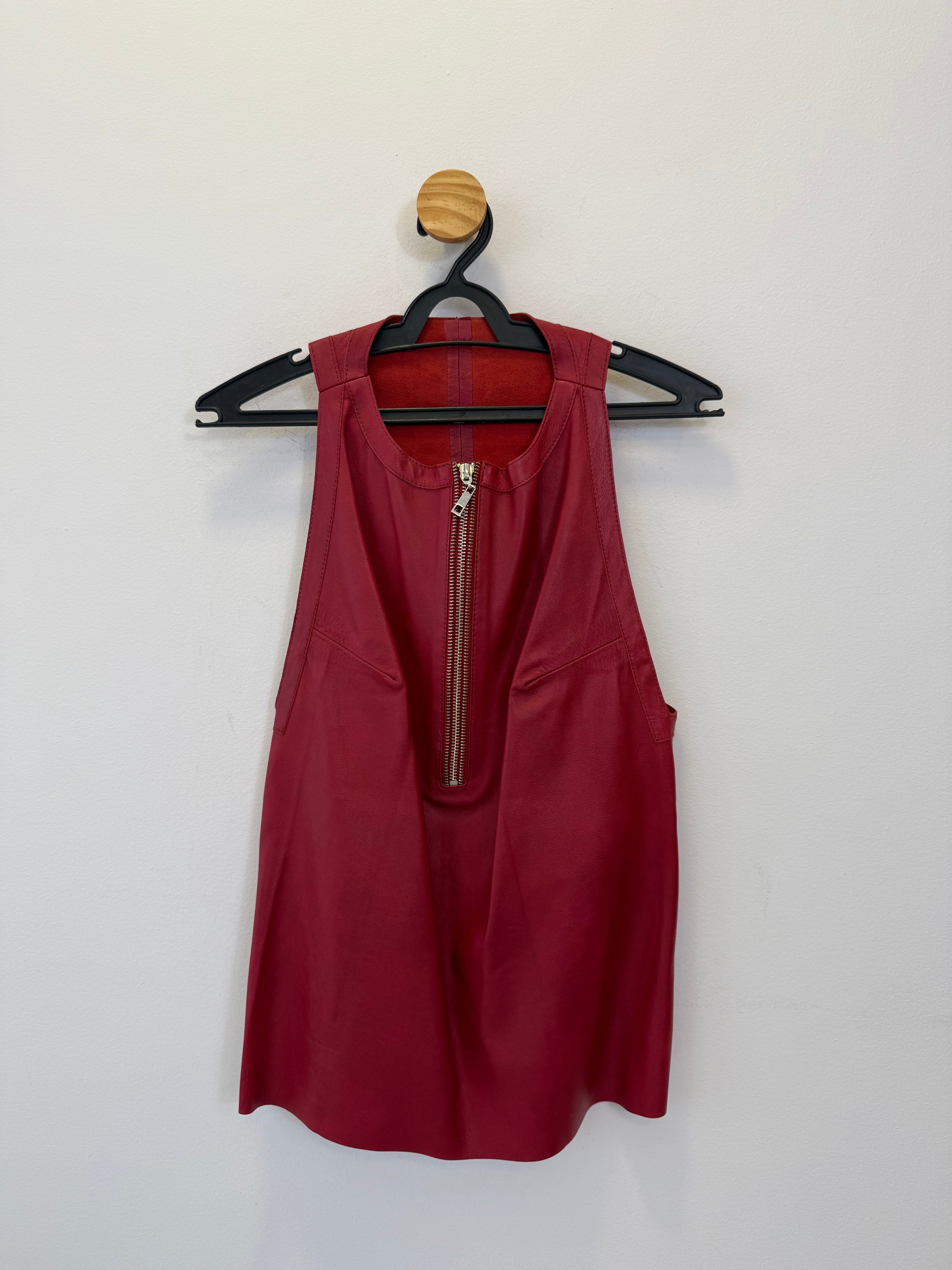 Blusa em Couro Vermelha Zíper Frontal