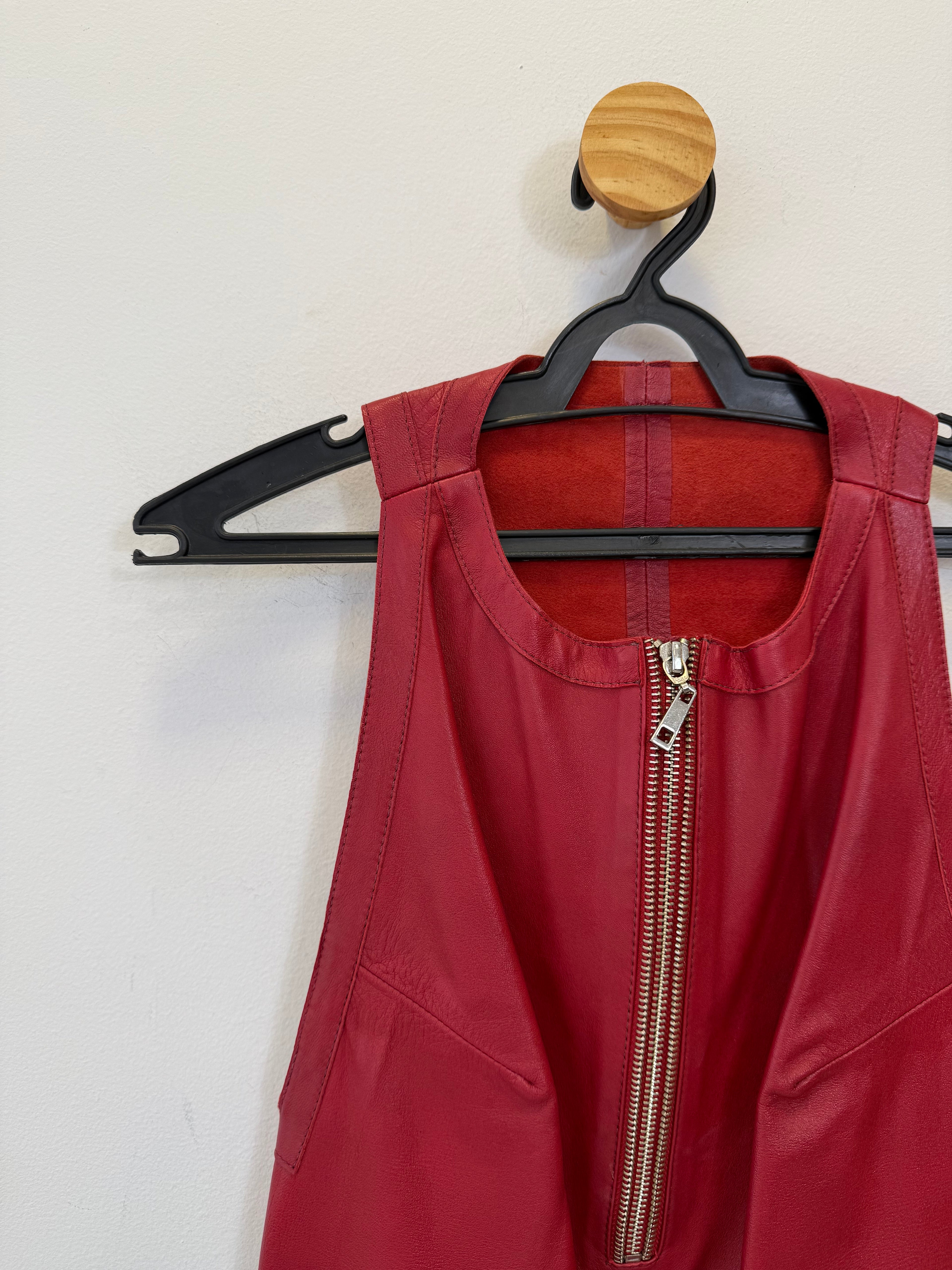 Blusa em Couro Vermelha Zíper Frontal
