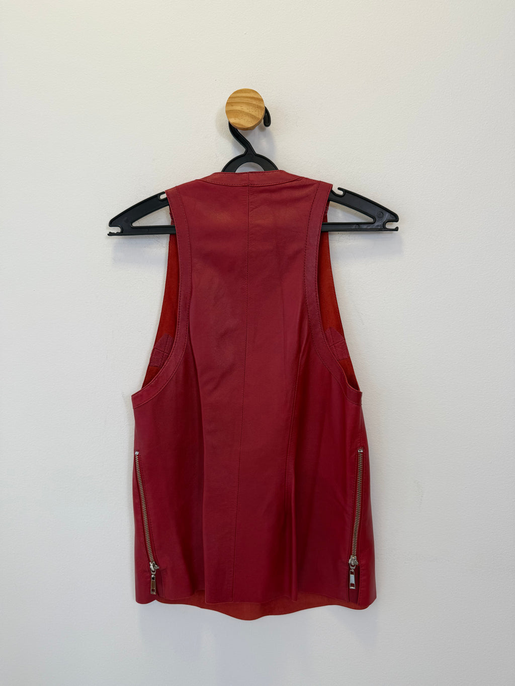 Blusa em Couro Vermelha Zíper Frontal