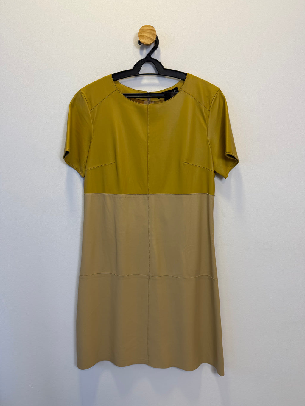 Vestido em Couro Amarelo