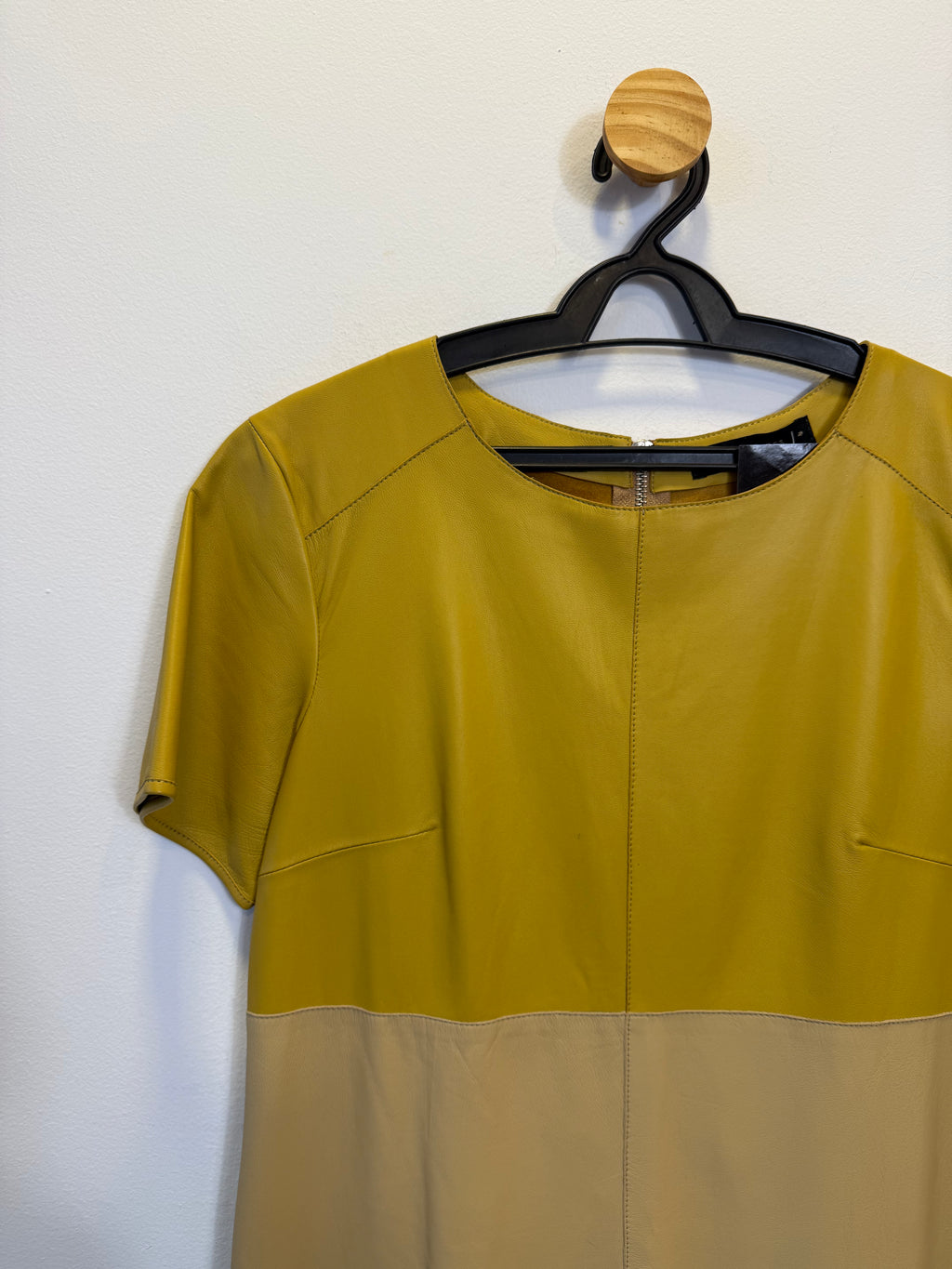 Vestido em Couro Amarelo