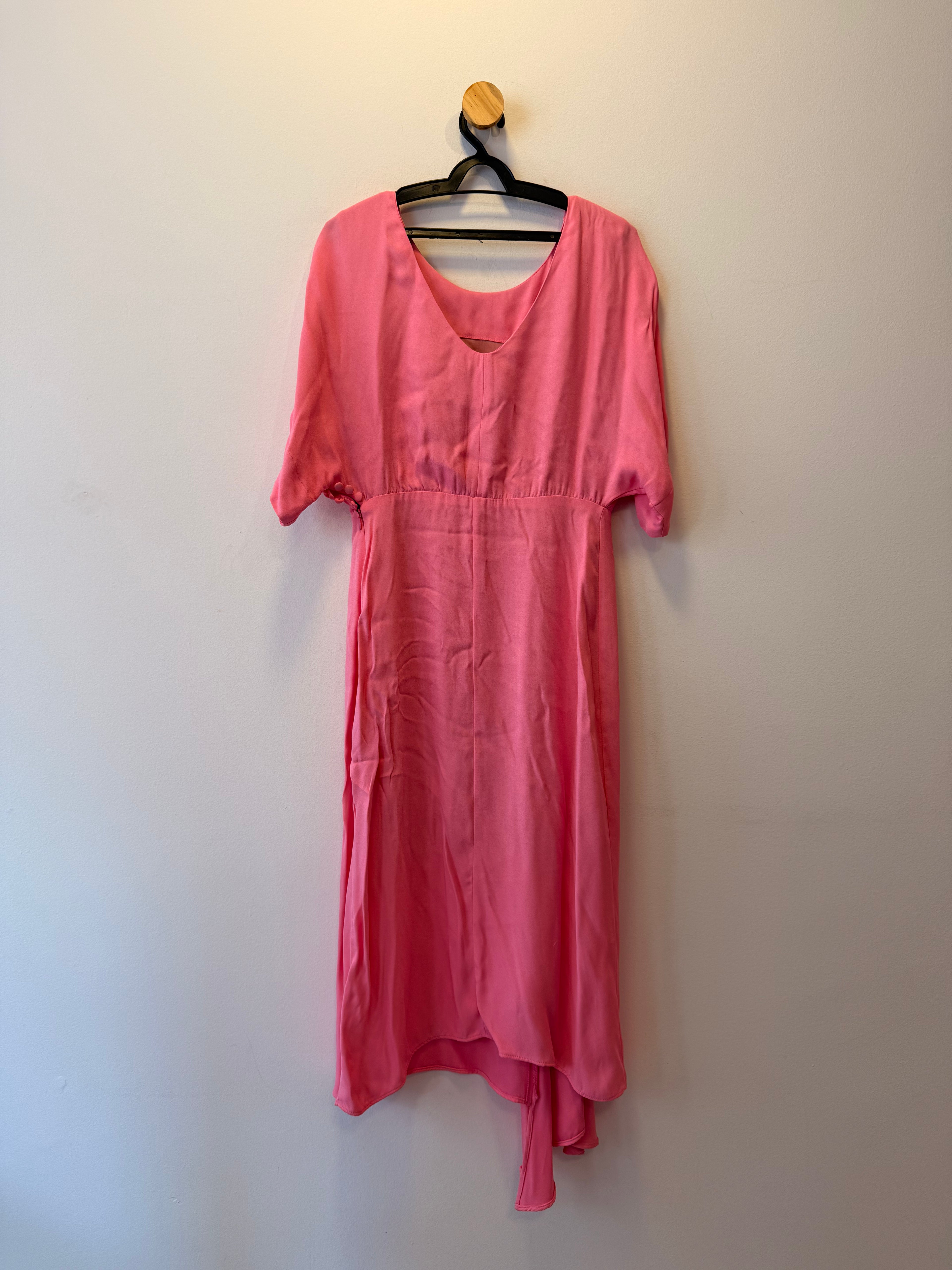 Vestido Midi Rosa com Cinto Estruturado