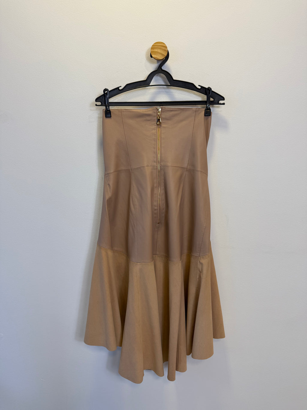Vestido em Couro Nude Midi