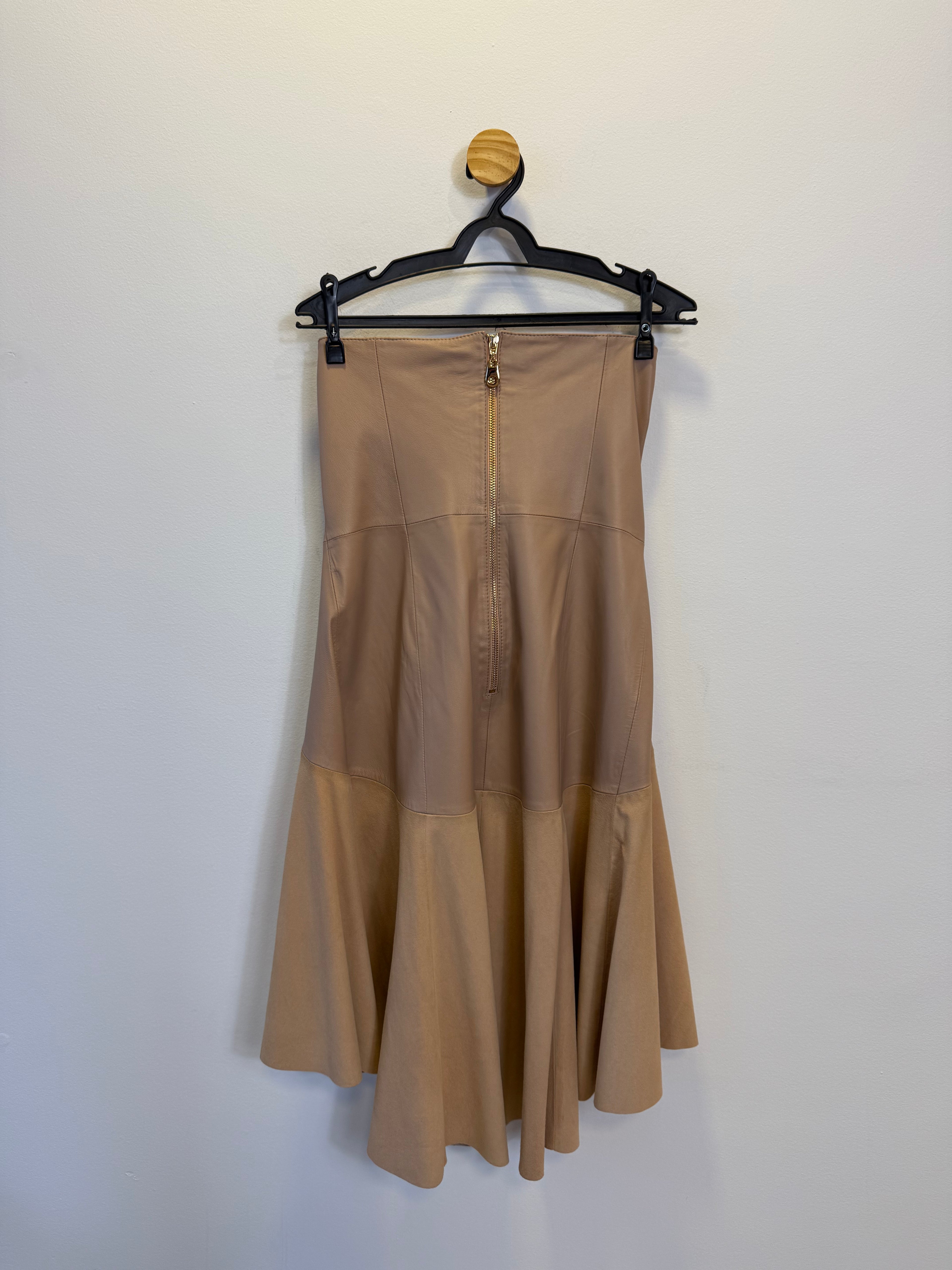 Vestido em Couro Nude Midi