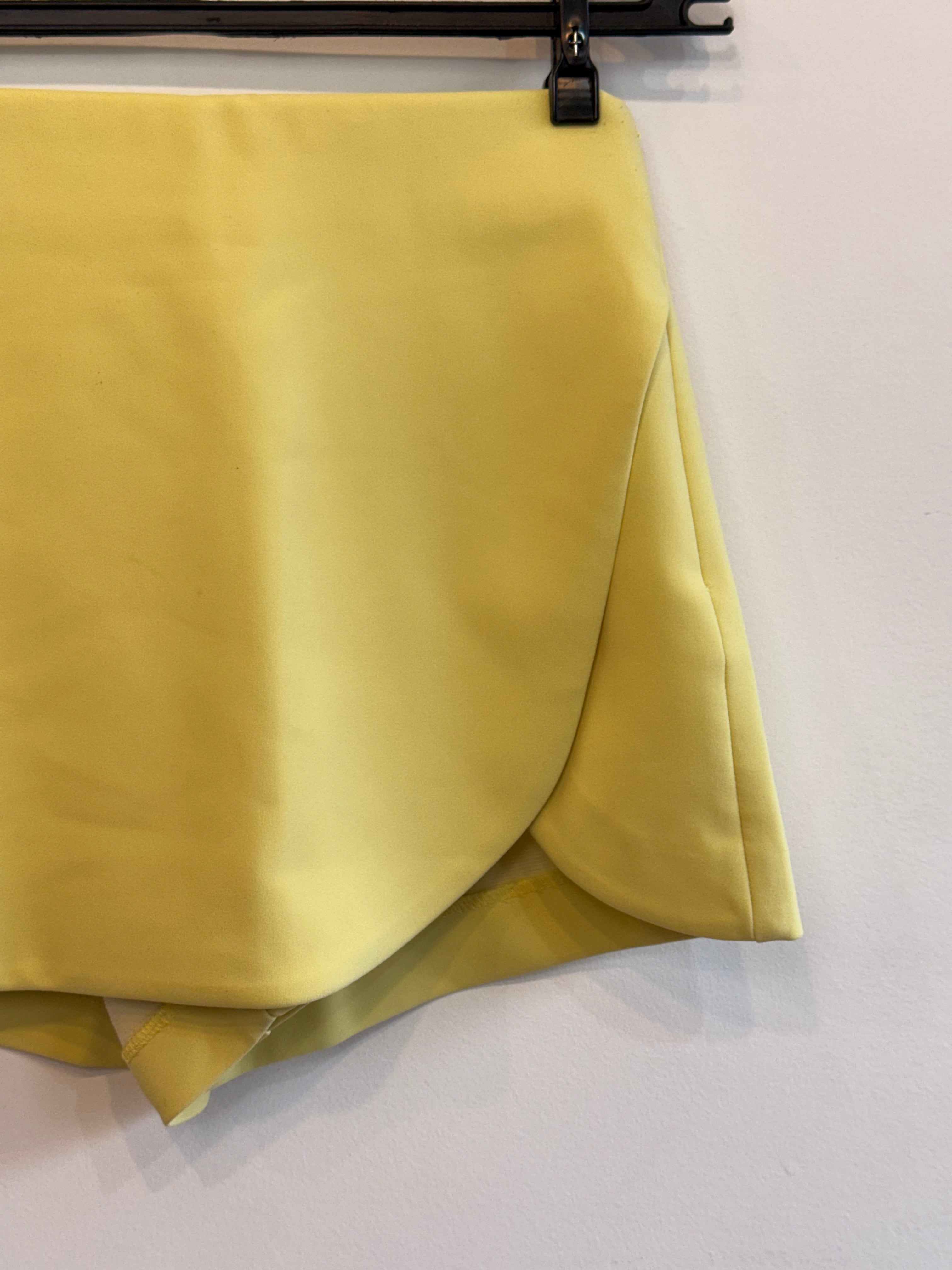 Short Saia Amarelo Zara