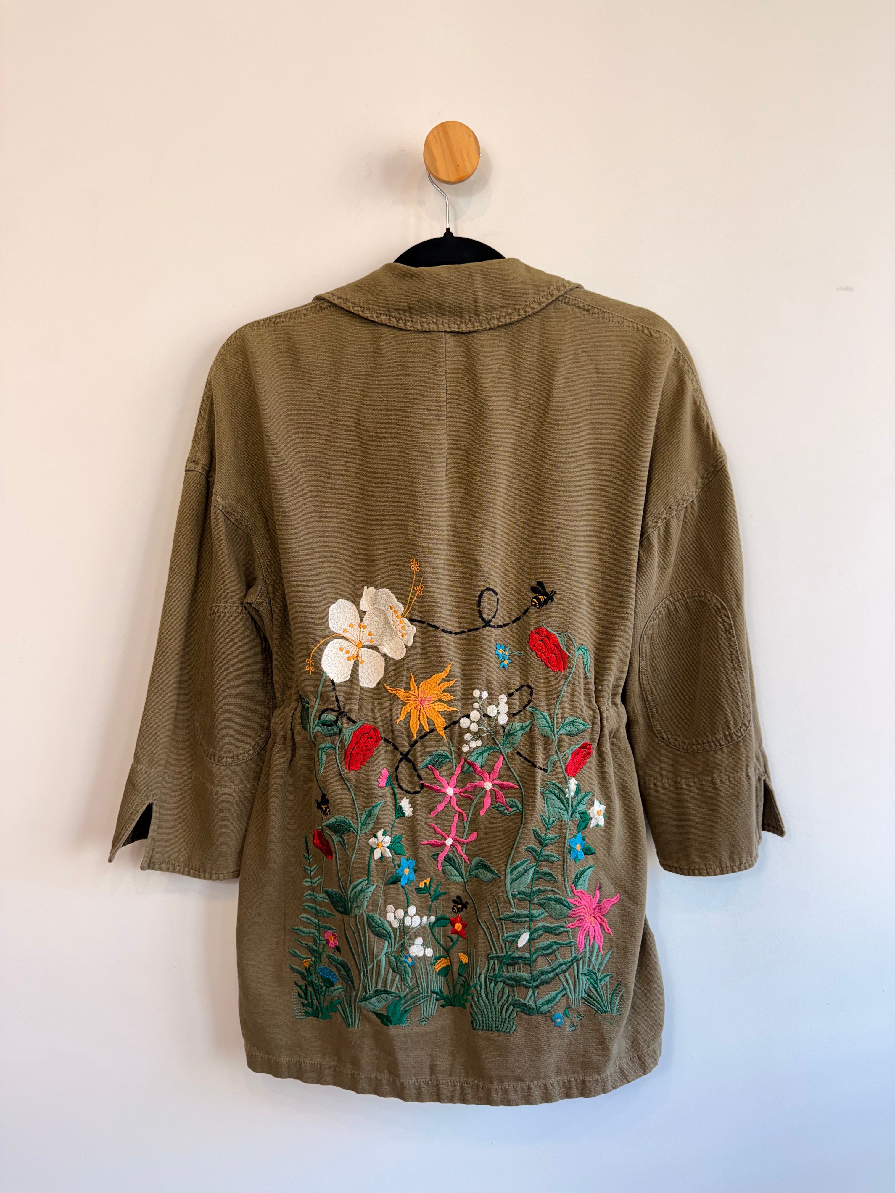 Parka Verde Militar Bordada Zara