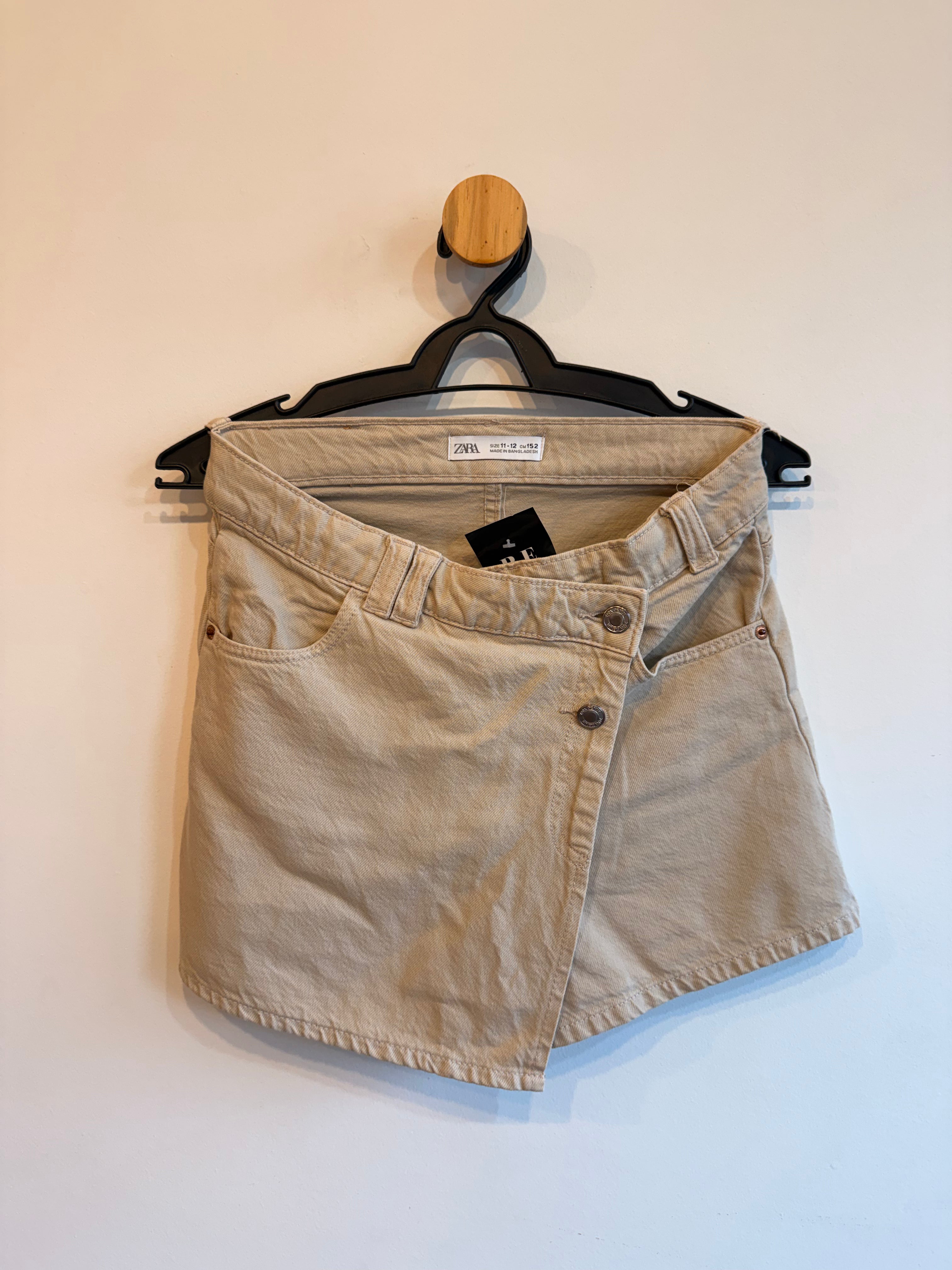 Short Saia Bege Zara