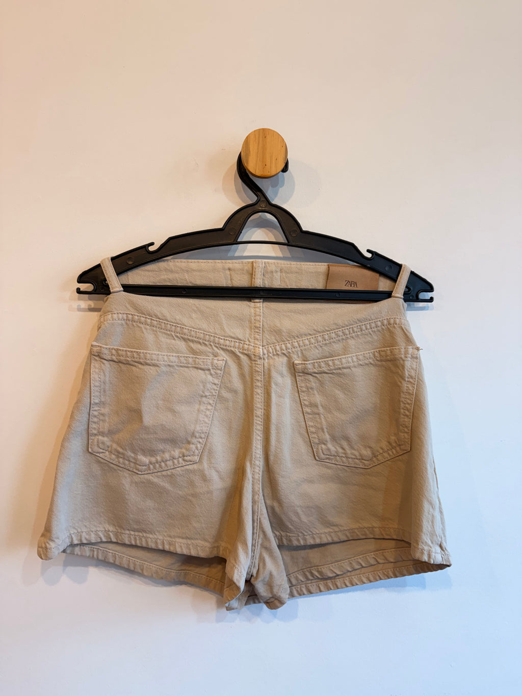 Short Saia Bege Zara