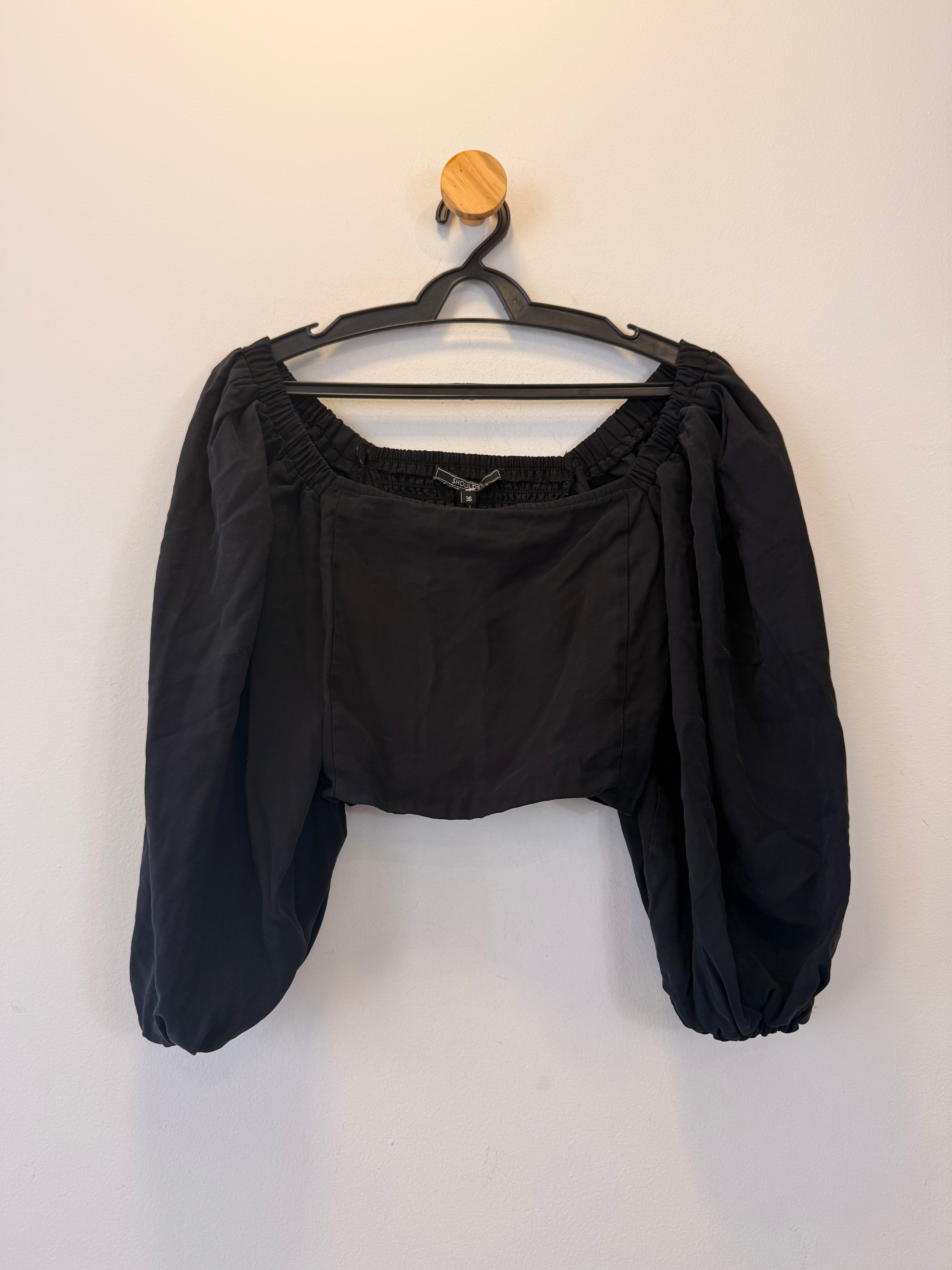 Blusa Cropped Preta Shoulder