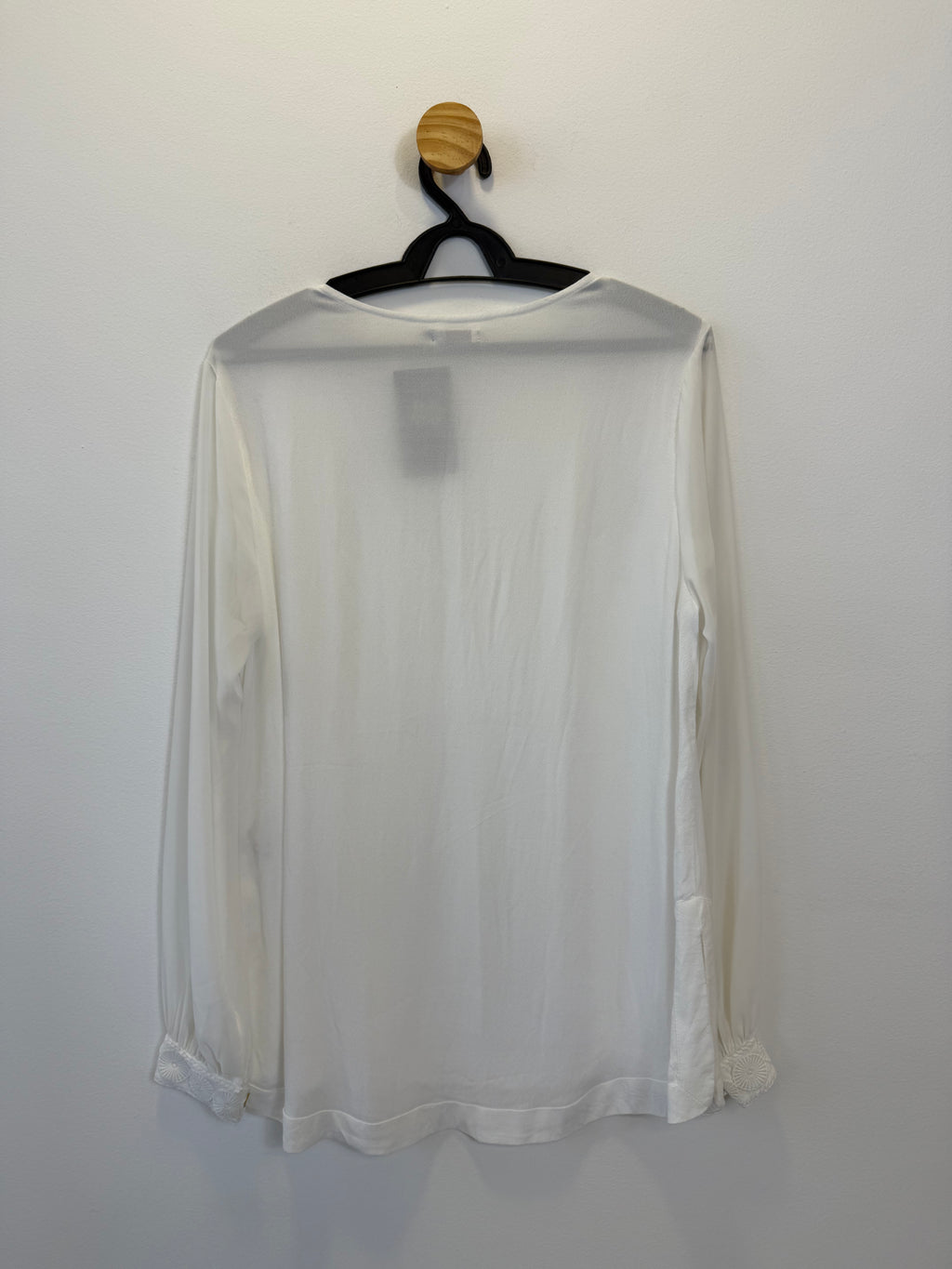 Blusa Branca Punho Bordado