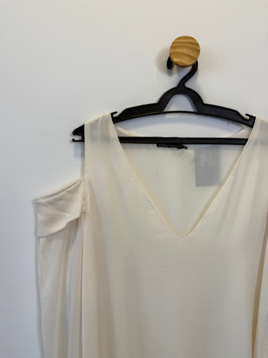 Blusa Branca  Ombro Vazado