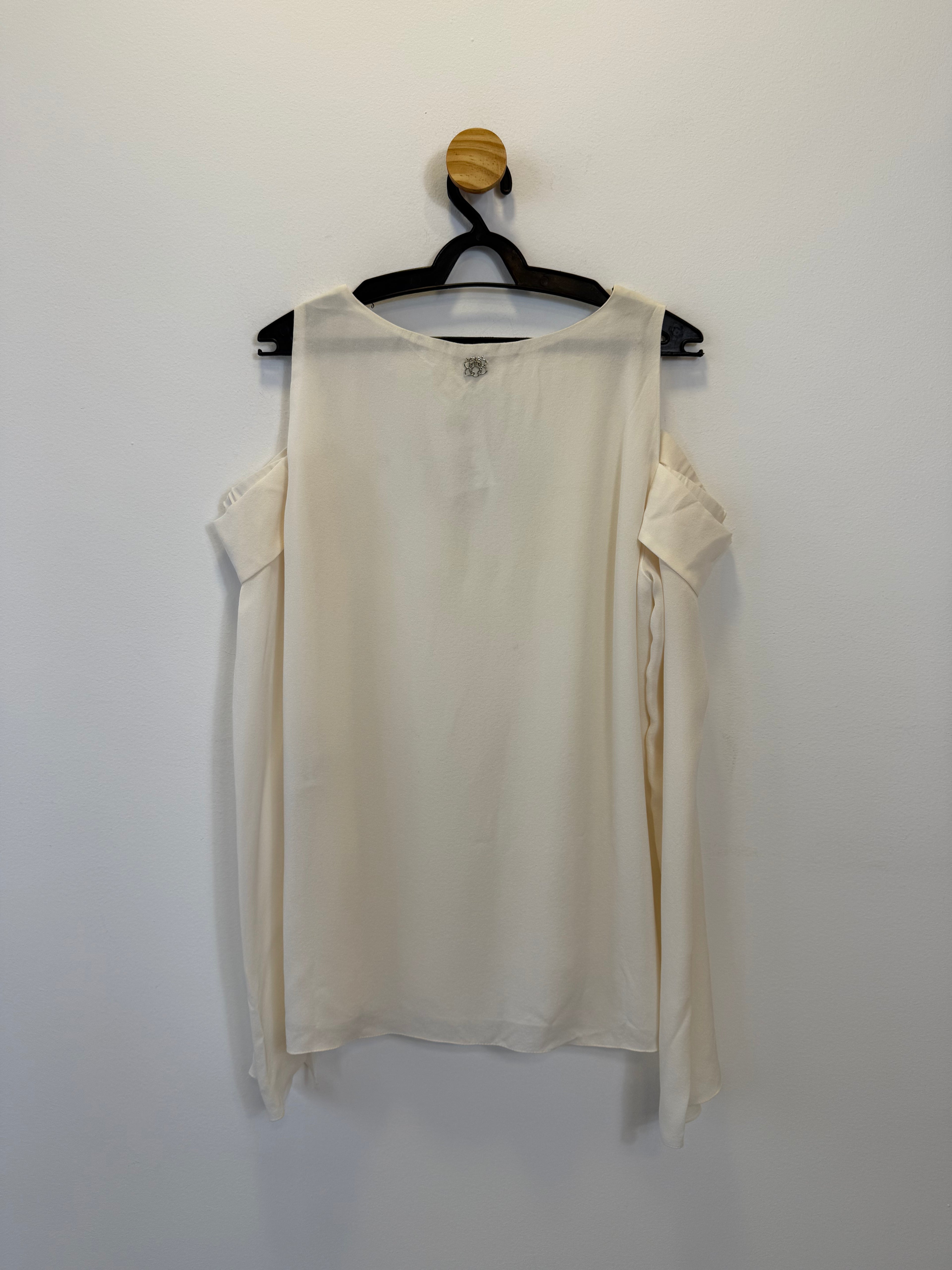 Blusa Branca  Ombro Vazado