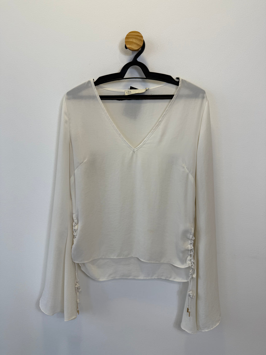 Blusa Branca Manga Flare