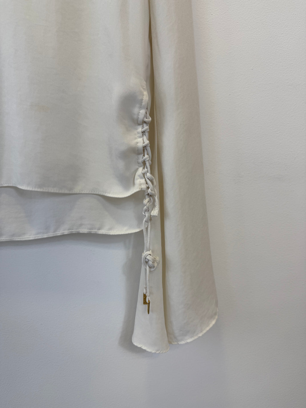Blusa Branca Manga Flare