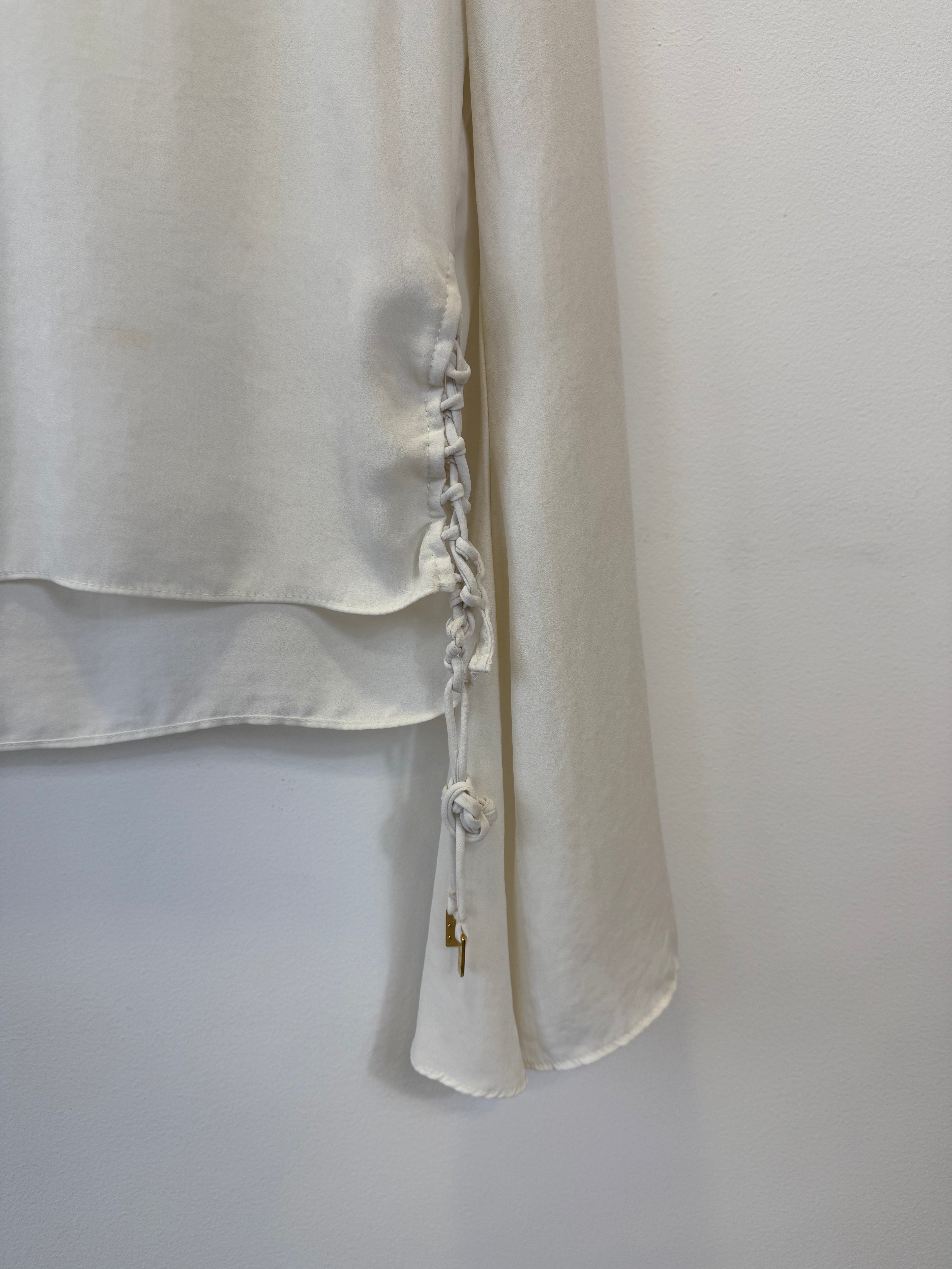 Blusa Branca Manga Flare