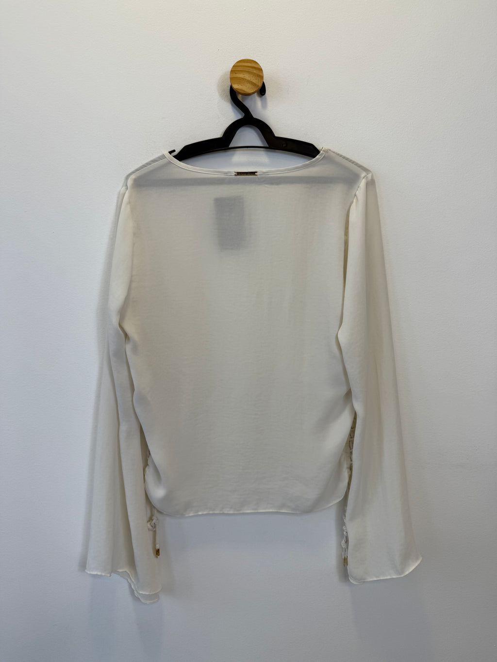 Blusa Branca Manga Flare