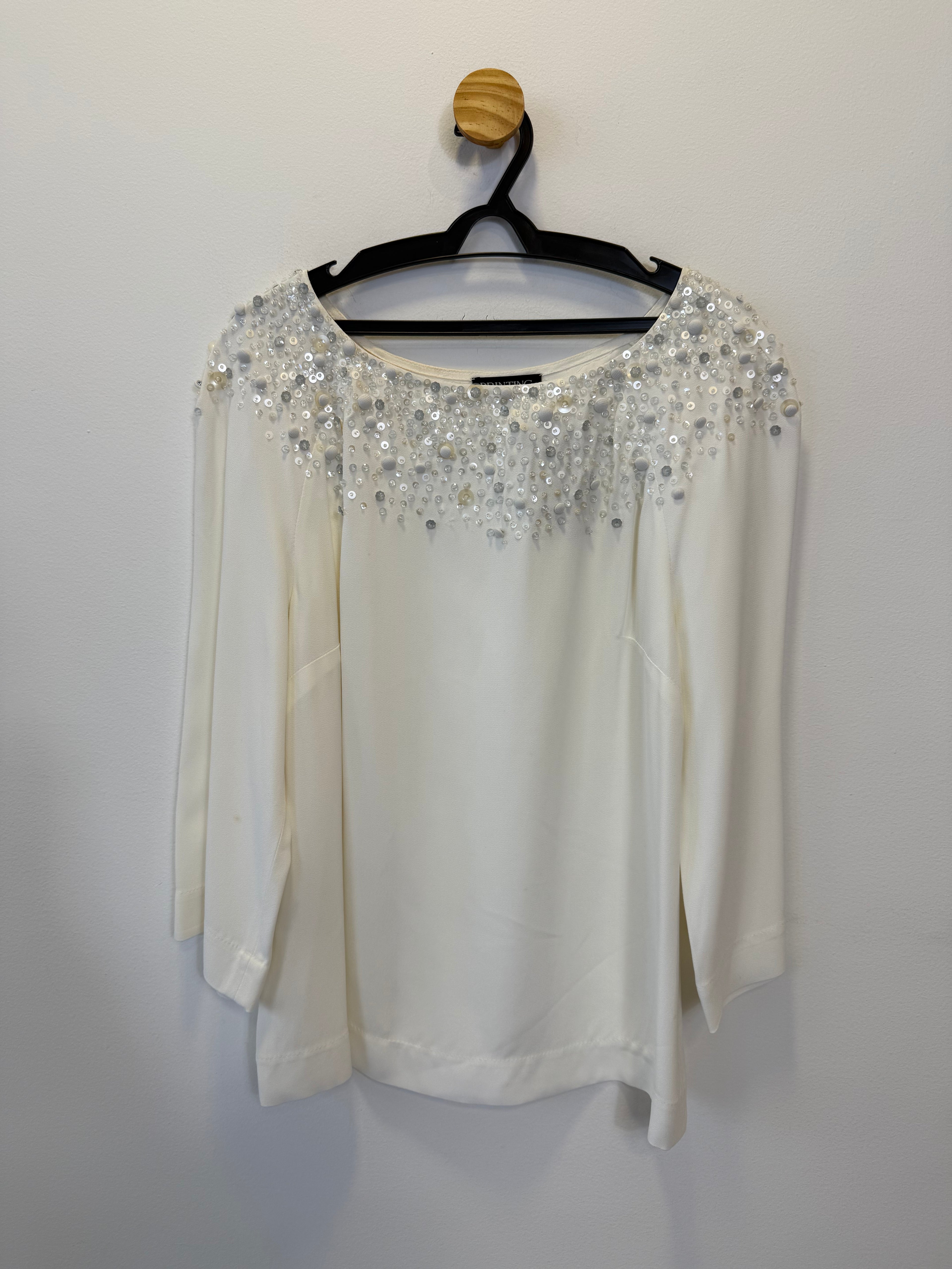 Blusa Branca Bordado em Paêtes