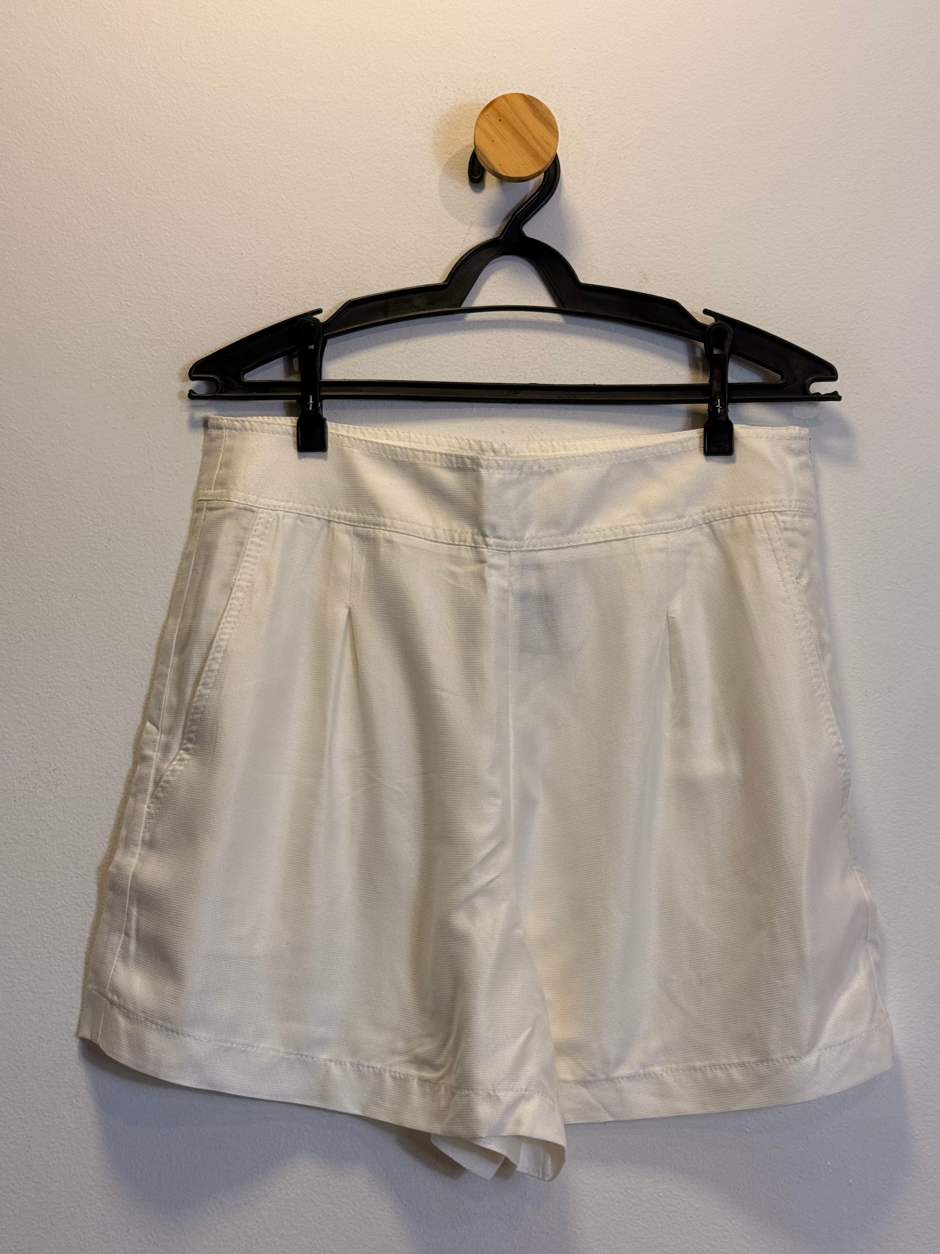 Short Branco