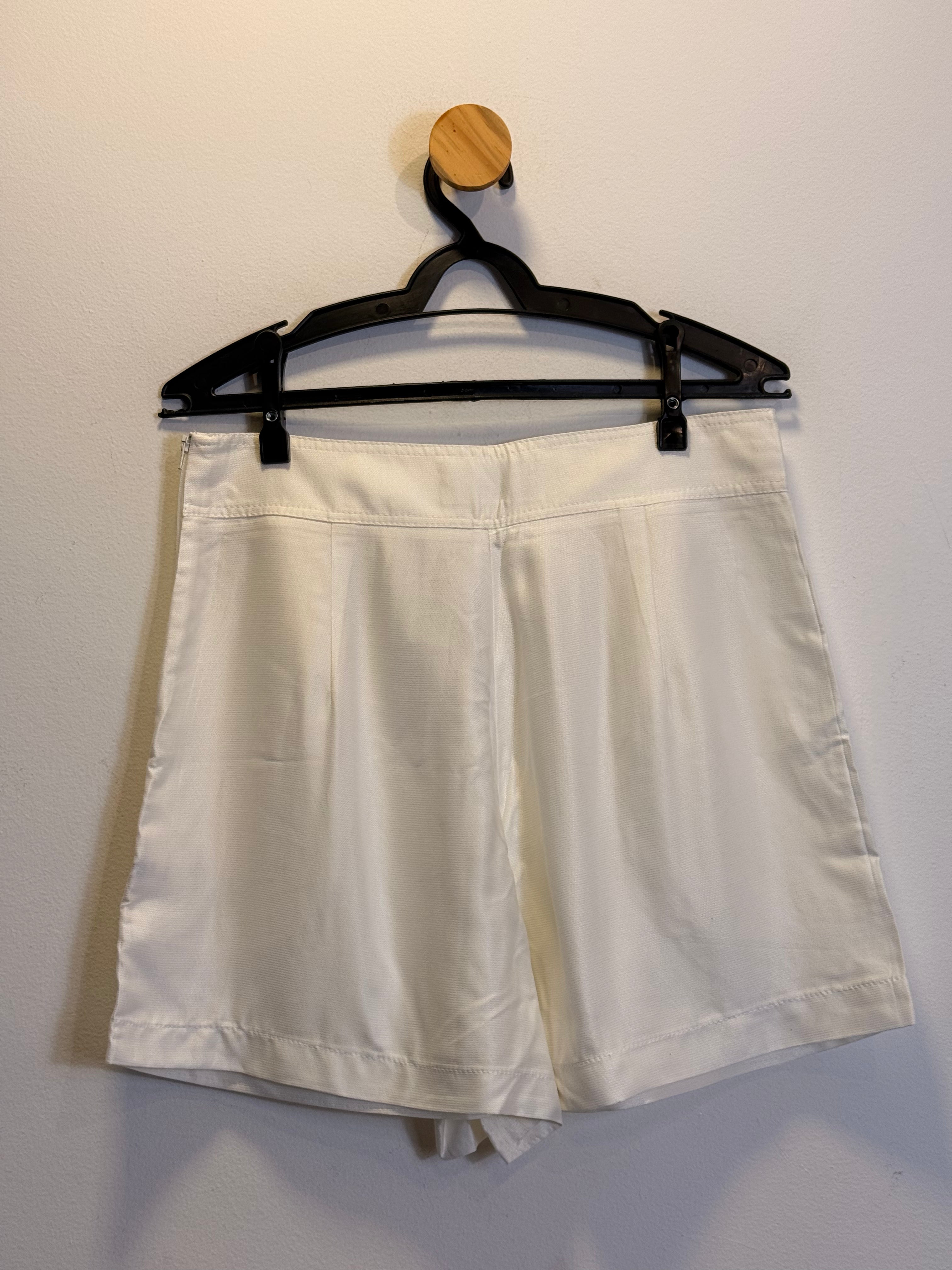 Short Branco
