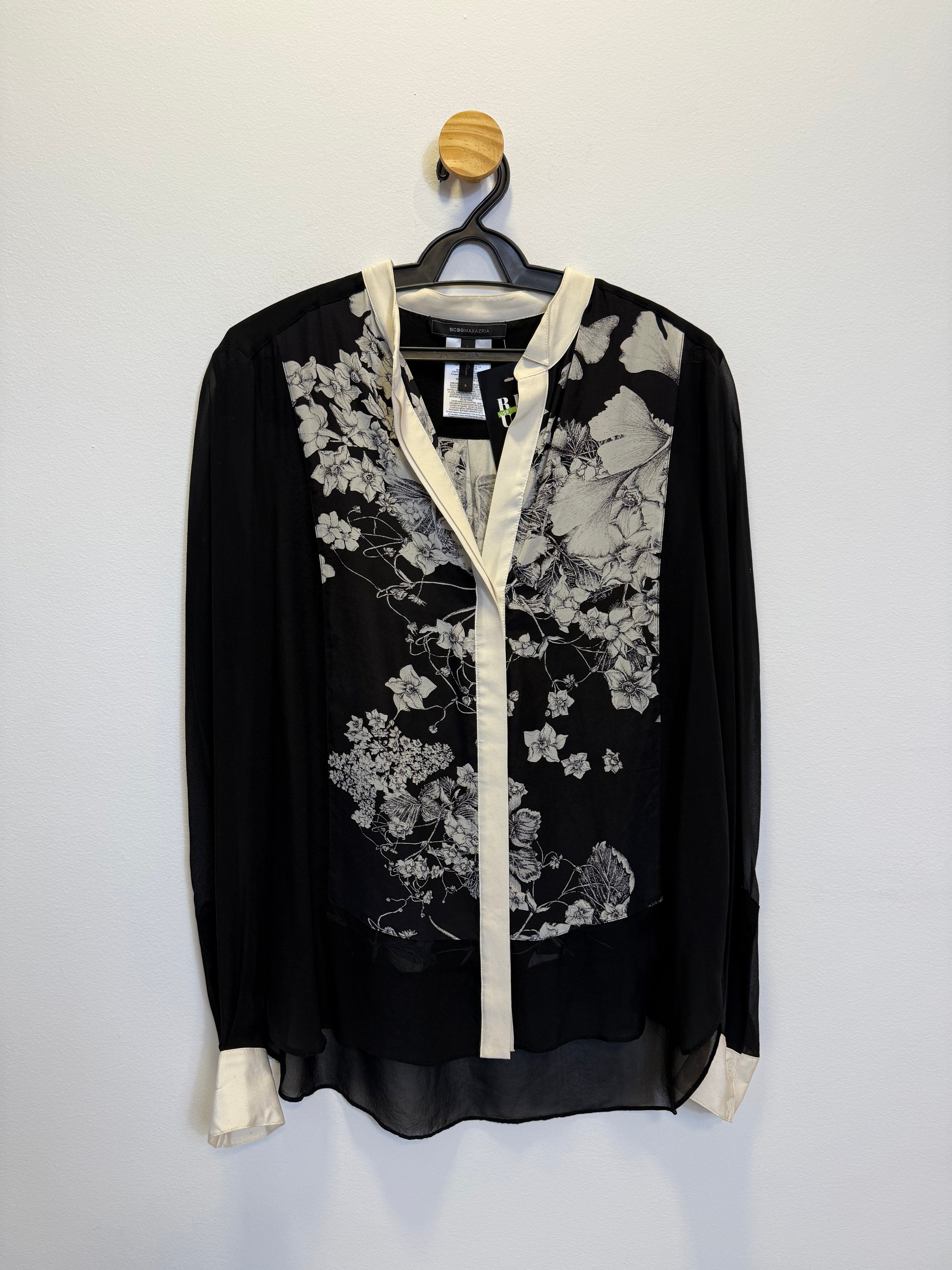 Camisa Preta e Branca Floral
