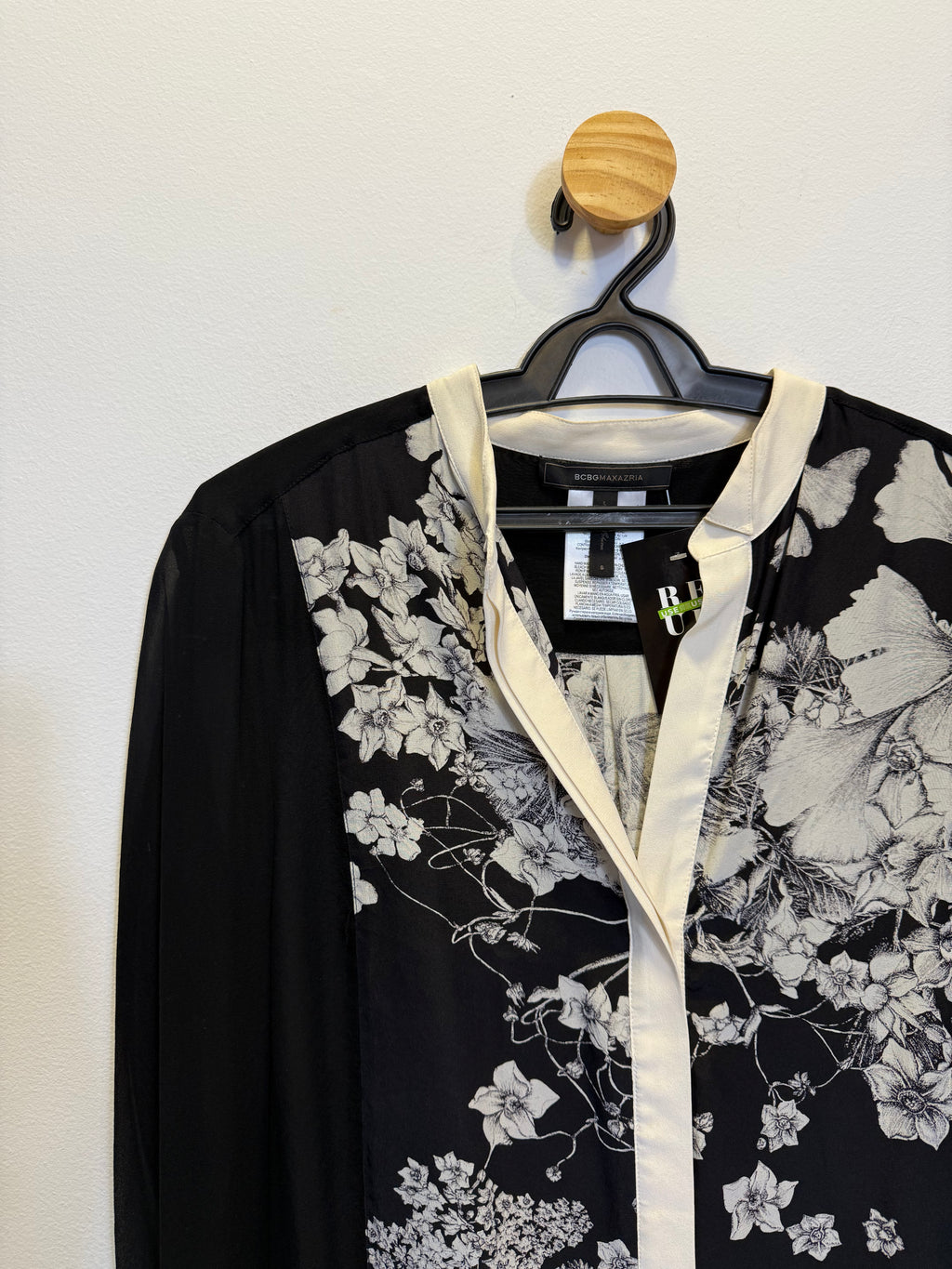 Camisa Preta e Branca Floral
