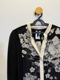 Camisa Preta e Branca Floral