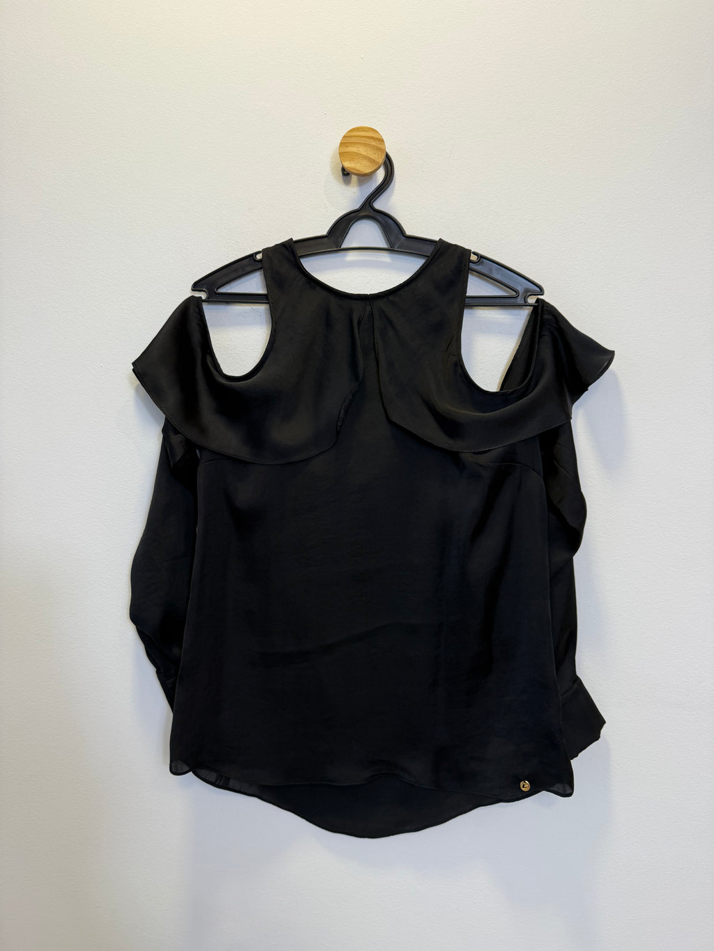 Blusa Preta Babado na Gola