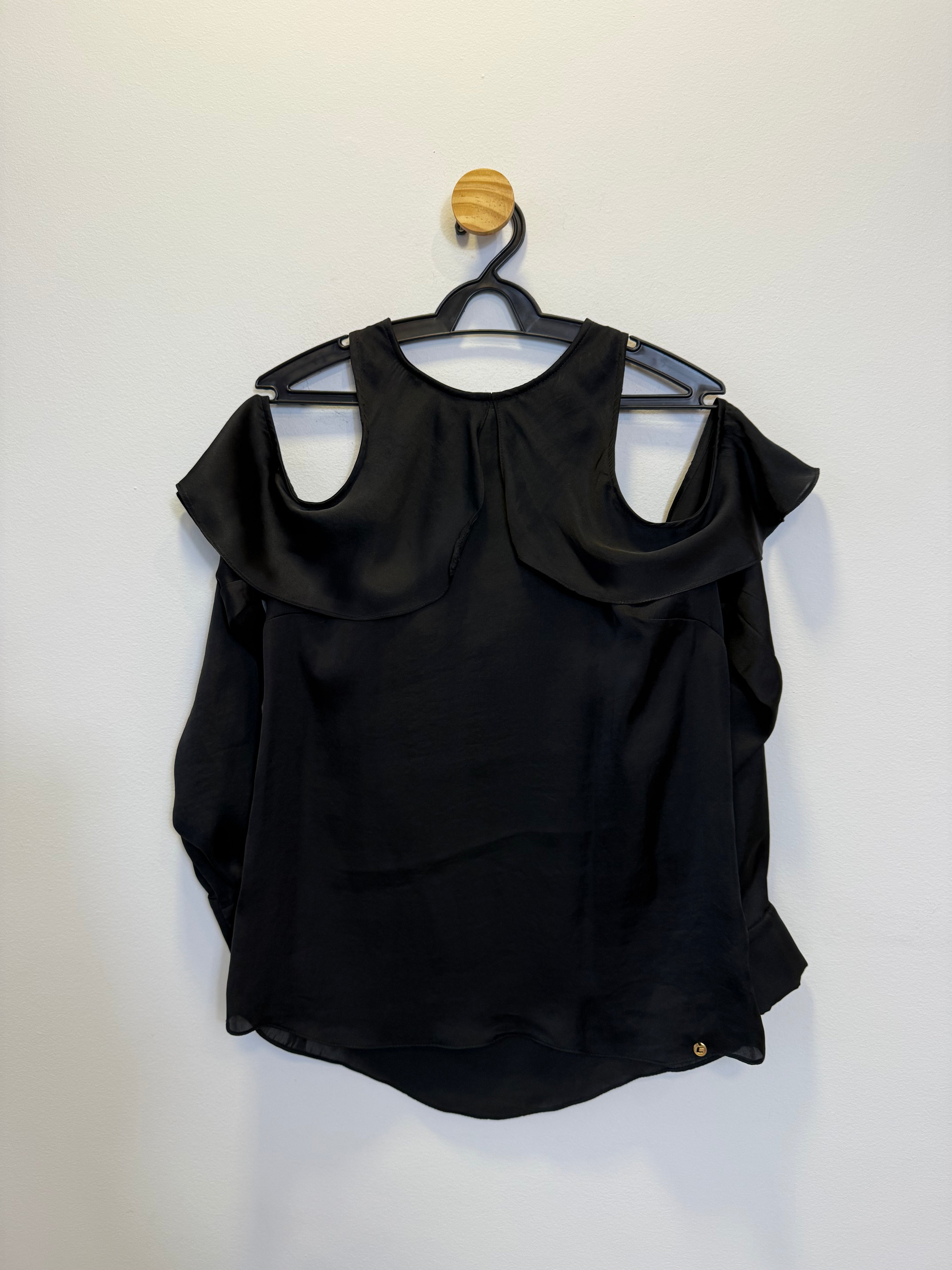 Blusa Preta Babado na Gola