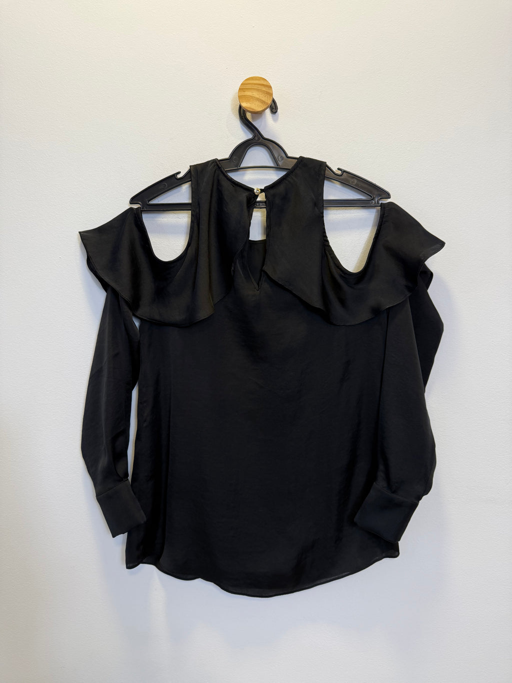Blusa Preta Babado na Gola
