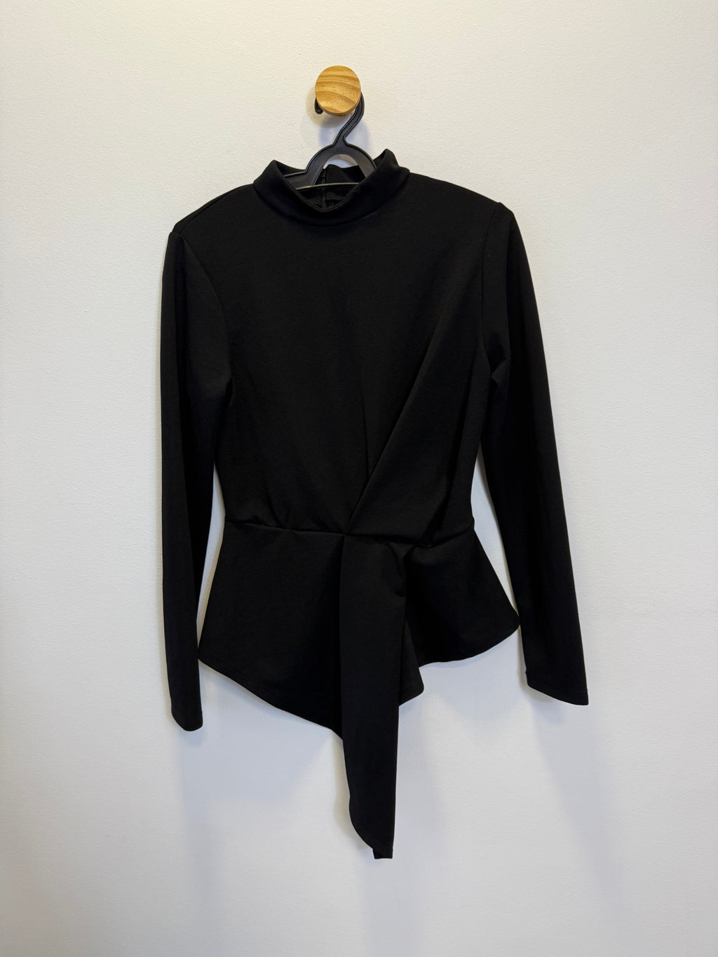 Blusa Preta Barra Assimétrica