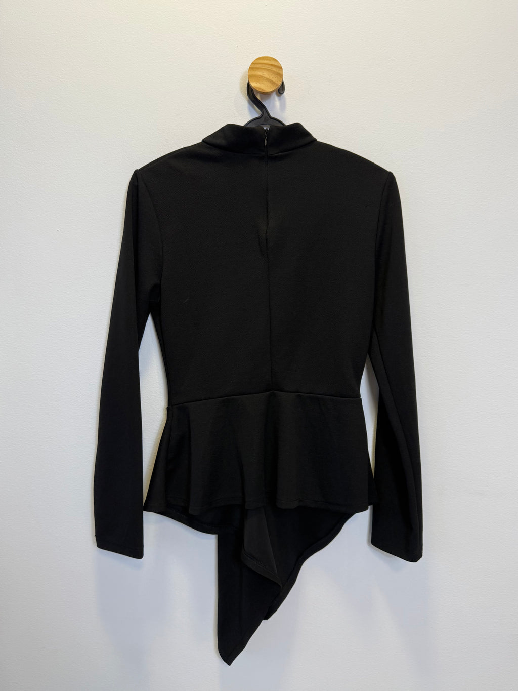 Blusa Preta Barra Assimétrica