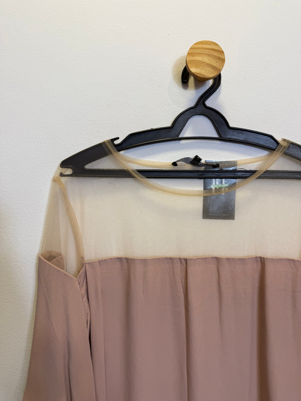 Blusa Nude Mangas com Babados