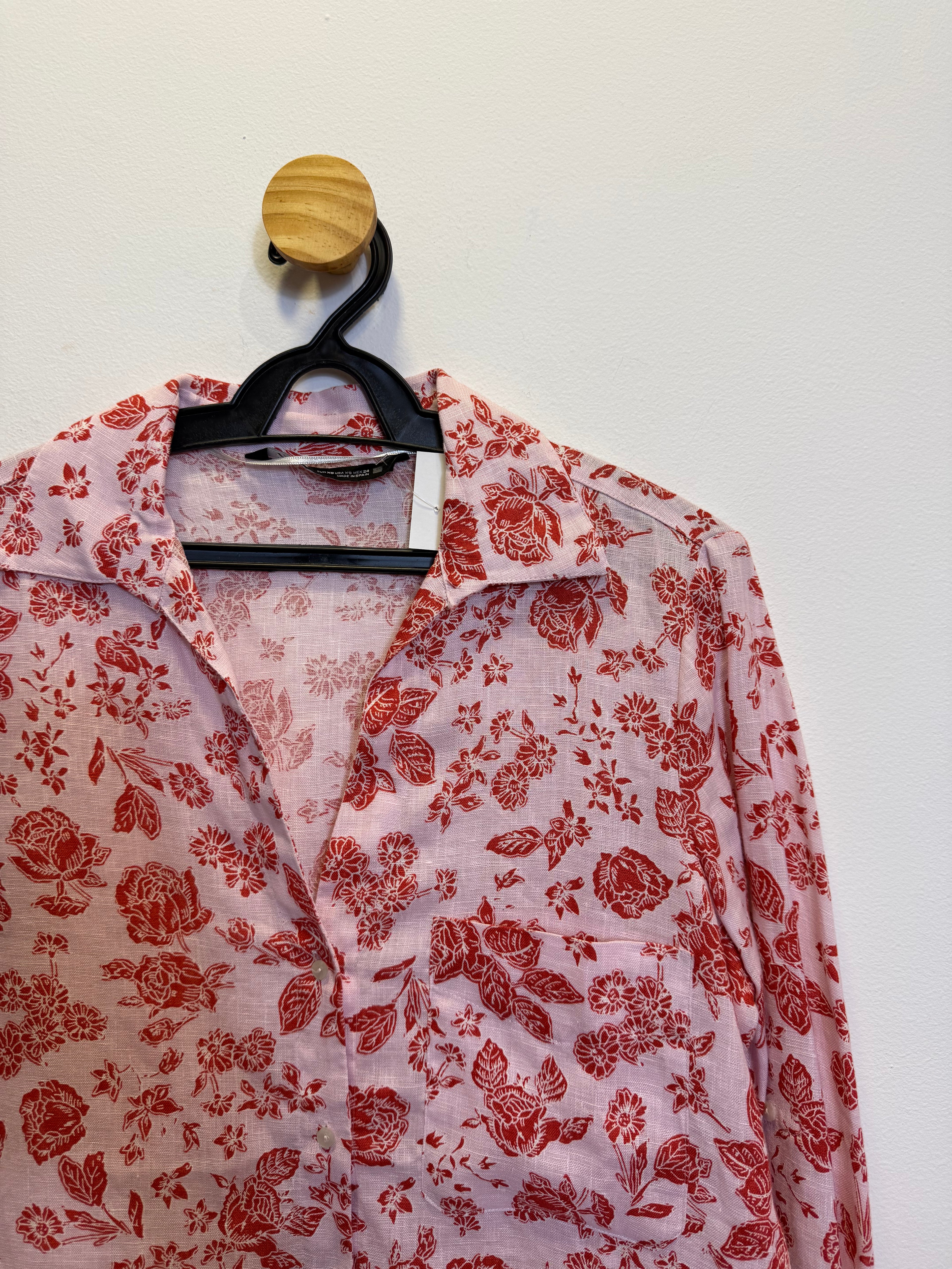Camisa Branca Floral Vermelho